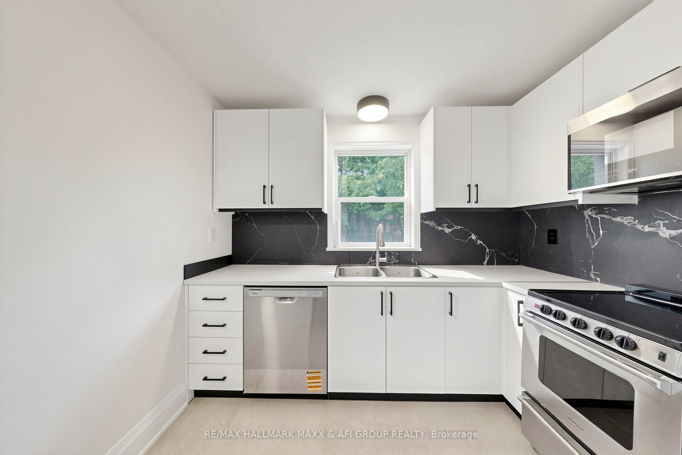 25 Harding Boulevard Property Photo 12