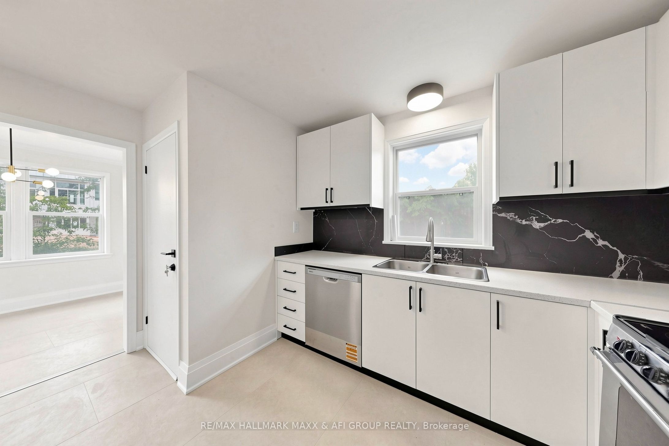 25 Harding Boulevard Property Photo 13
