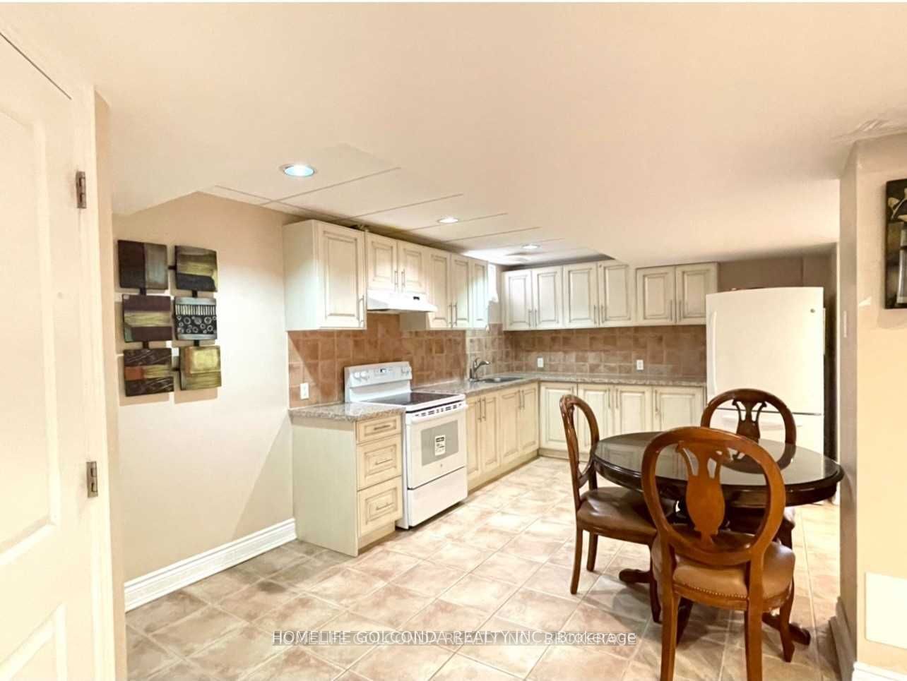 33 Hammerstone Crescent Property Photo 2