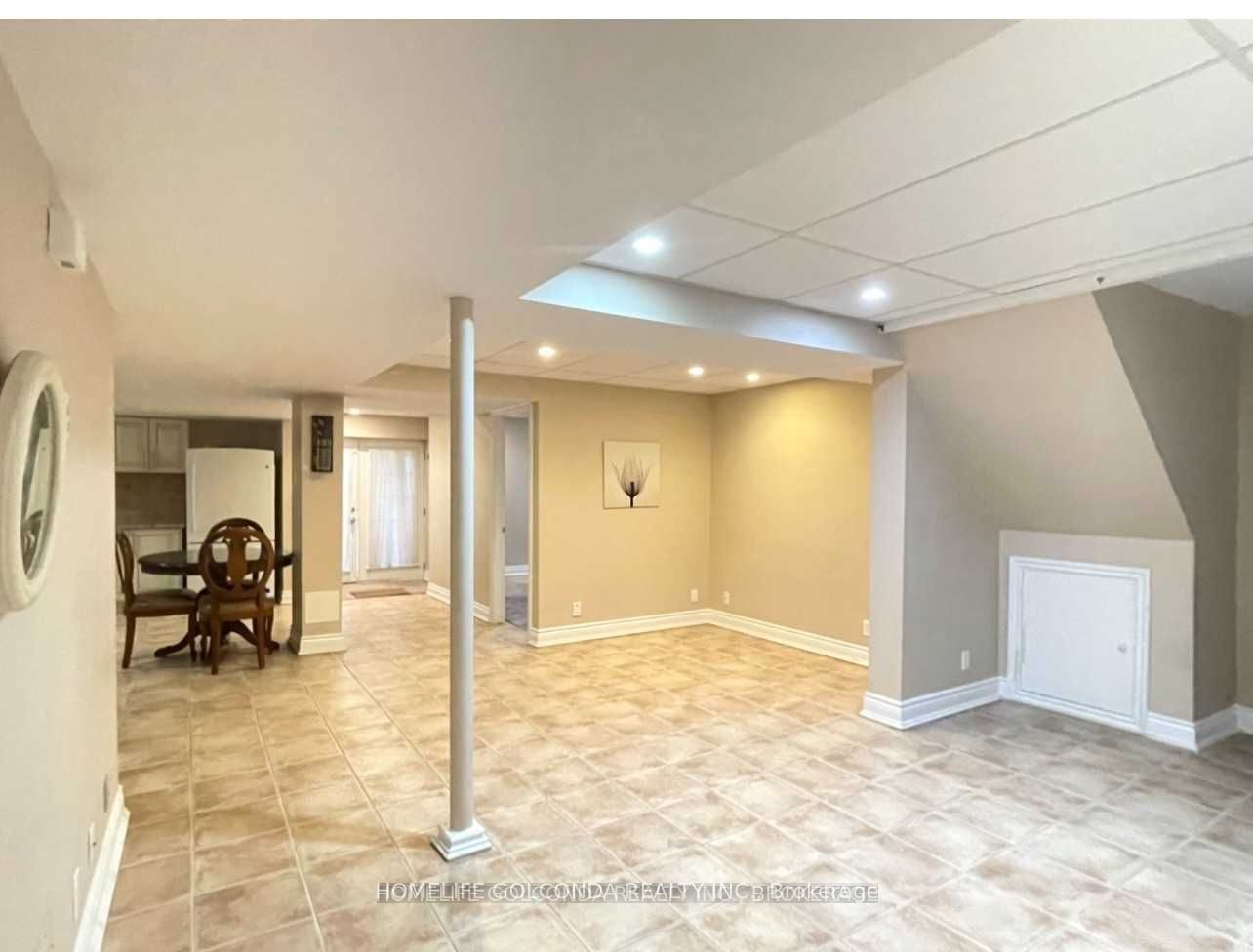 33 Hammerstone Crescent Property Photo 4