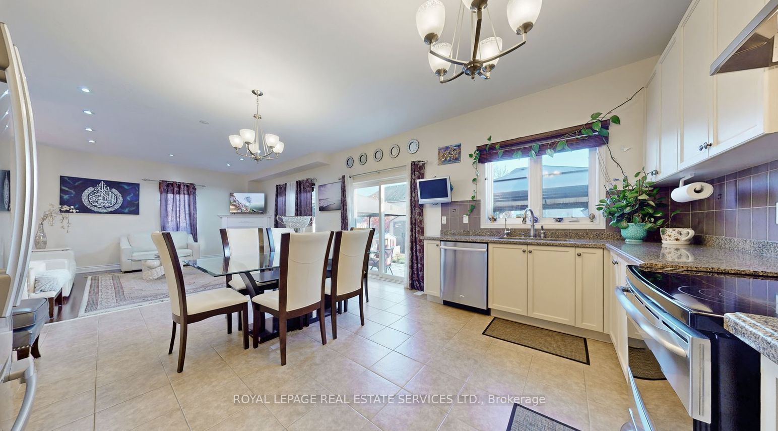 45 Mapleton Mills Drive S Property Photo 15