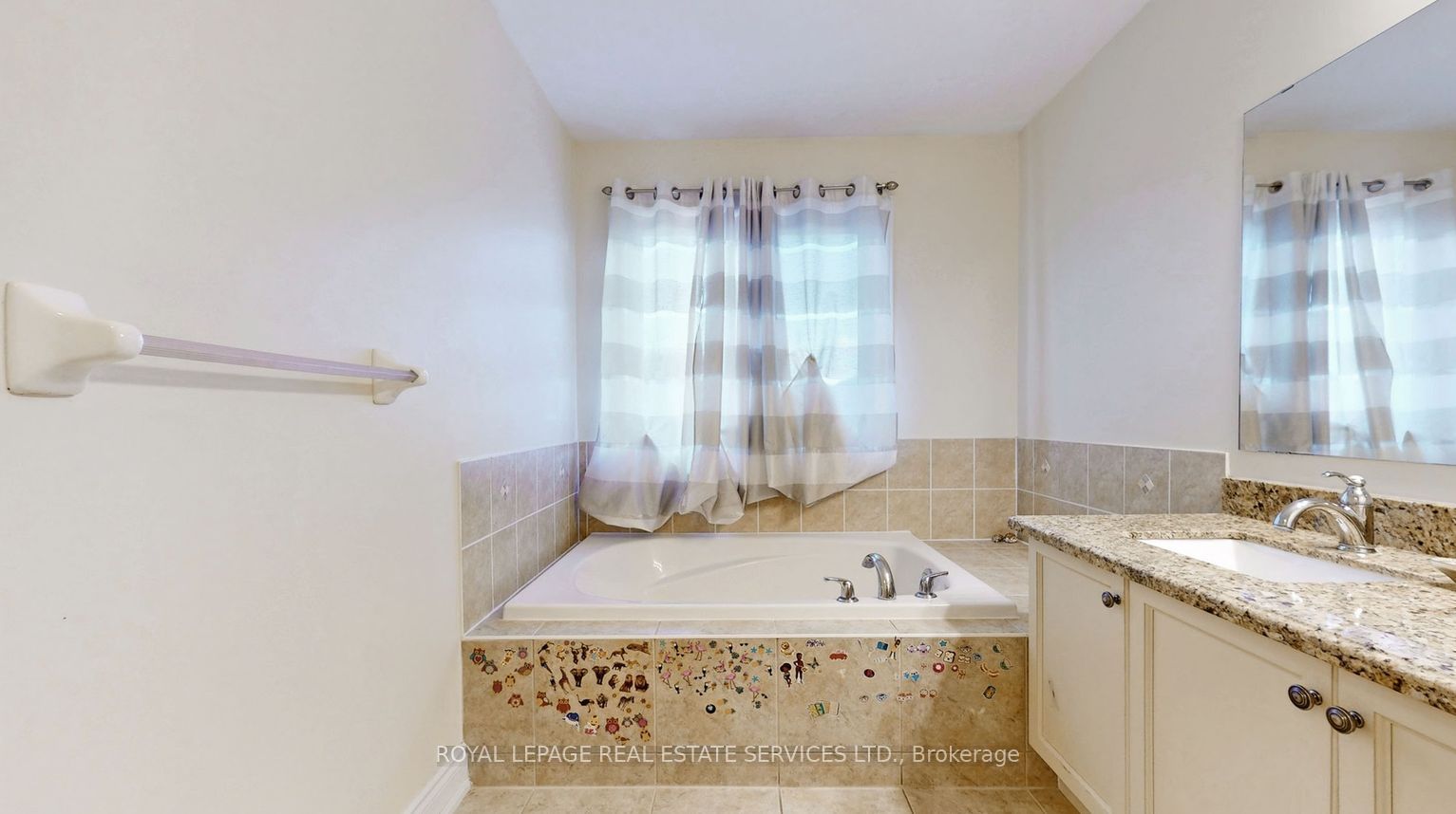 45 Mapleton Mills Drive S Property Photo 22