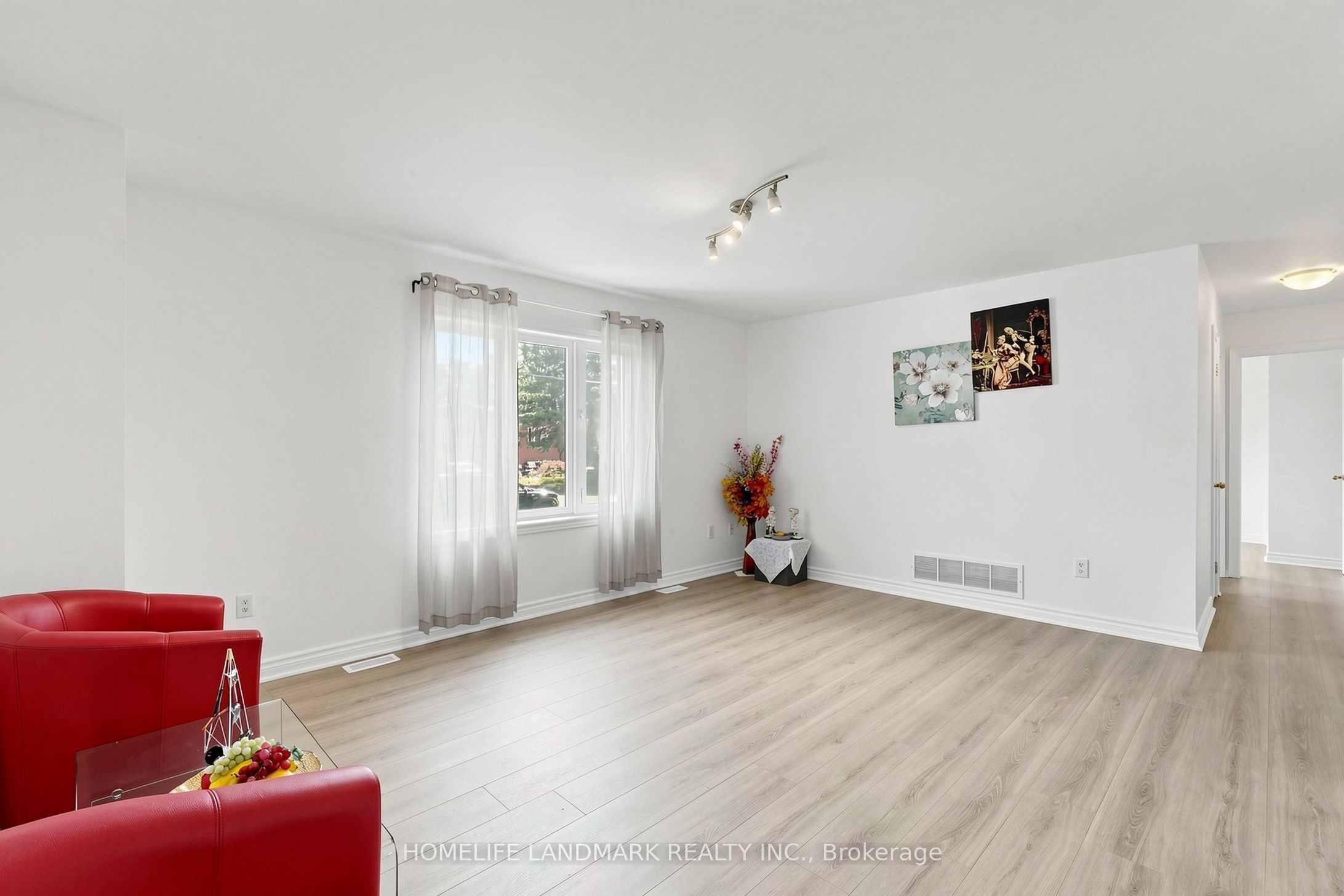 328 Winnifred Drive Property Photo 3