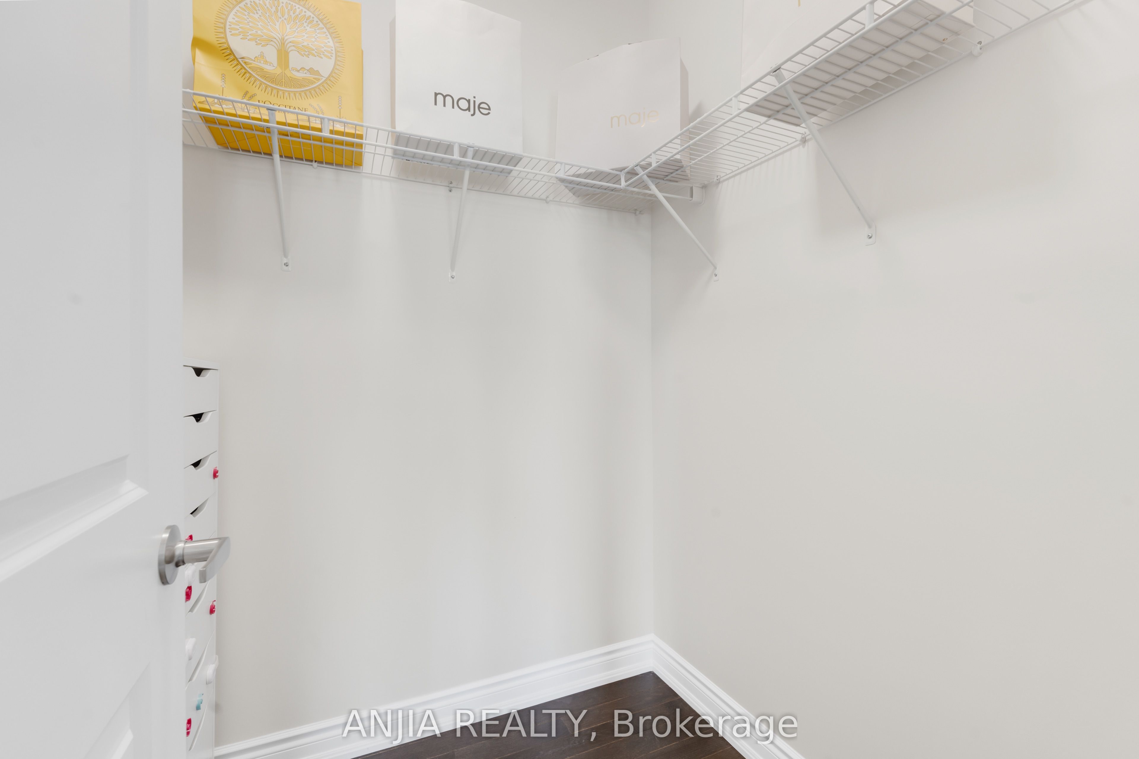 9 Mario Avenue Property Photo 25