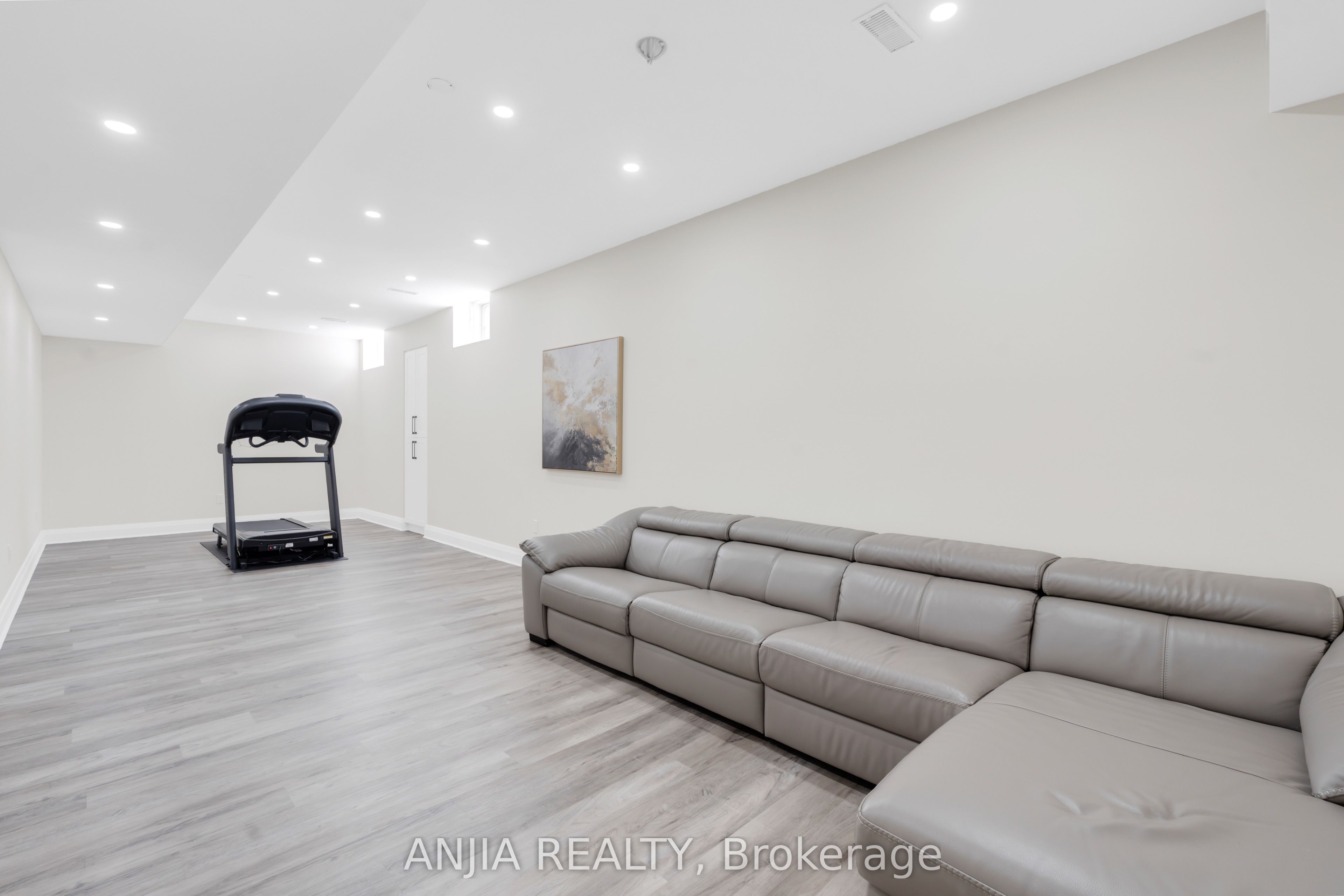 9 Mario Avenue Property Photo 37