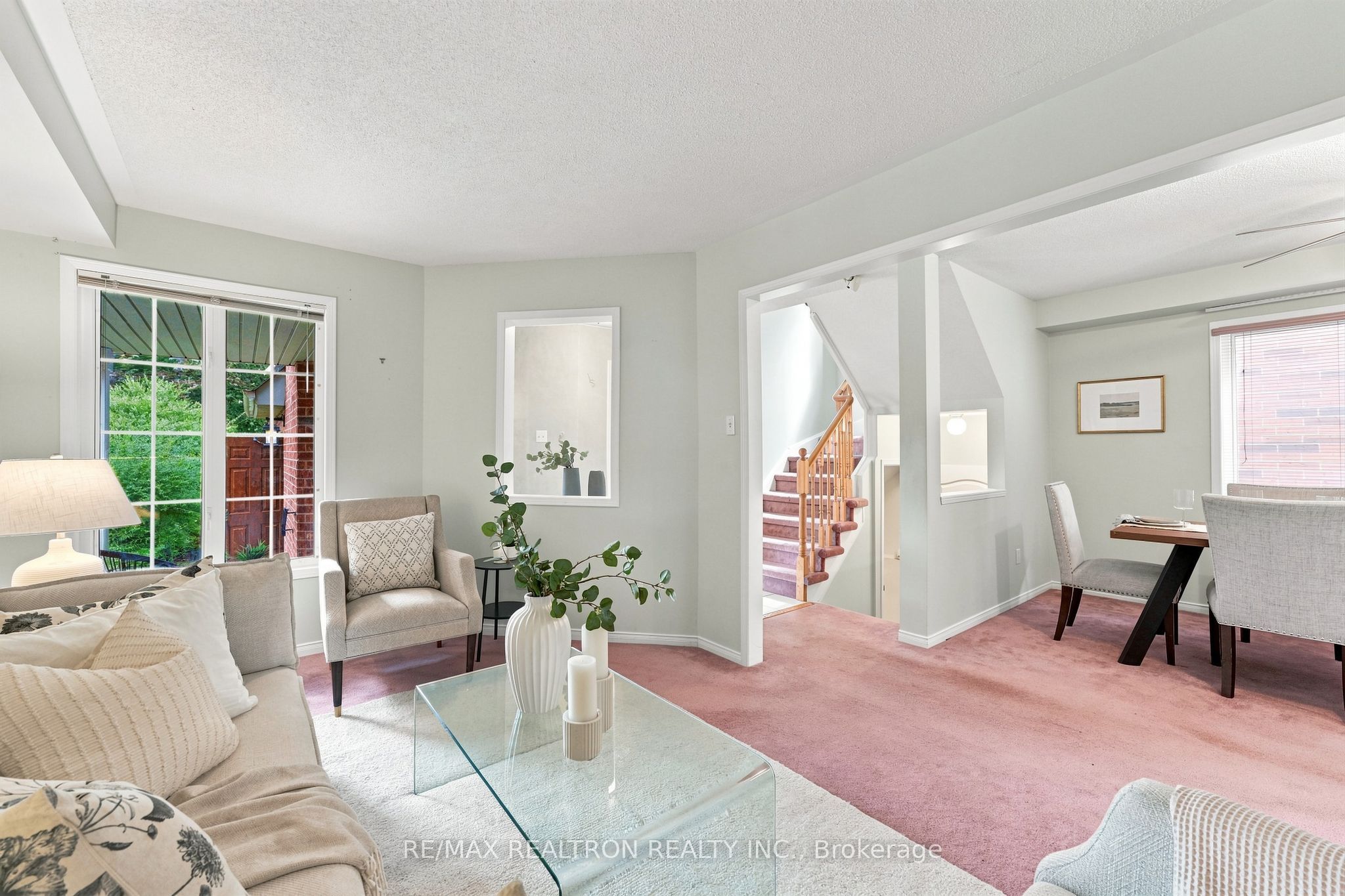 416 Heddle Crescent Property Photo 8
