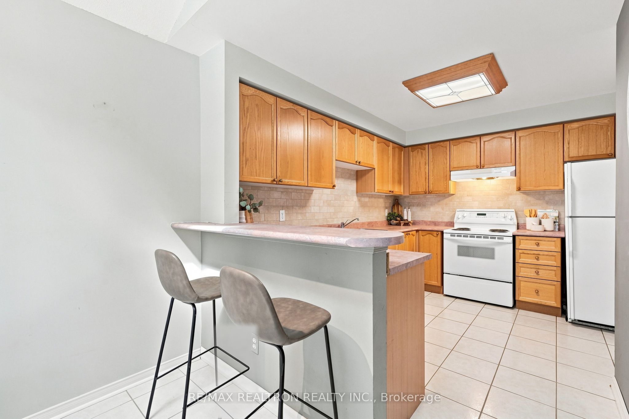 416 Heddle Crescent Property Photo 13