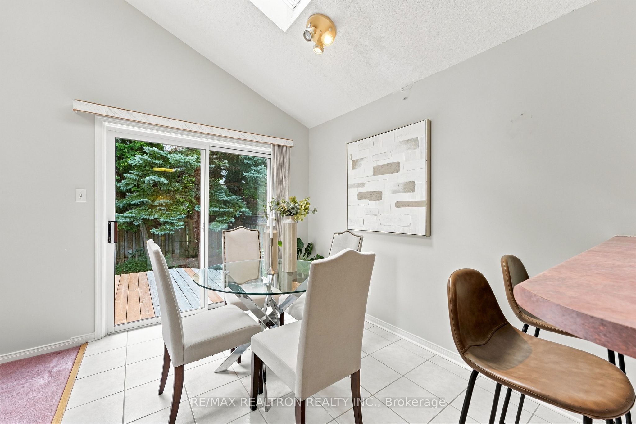 416 Heddle Crescent Property Photo 14