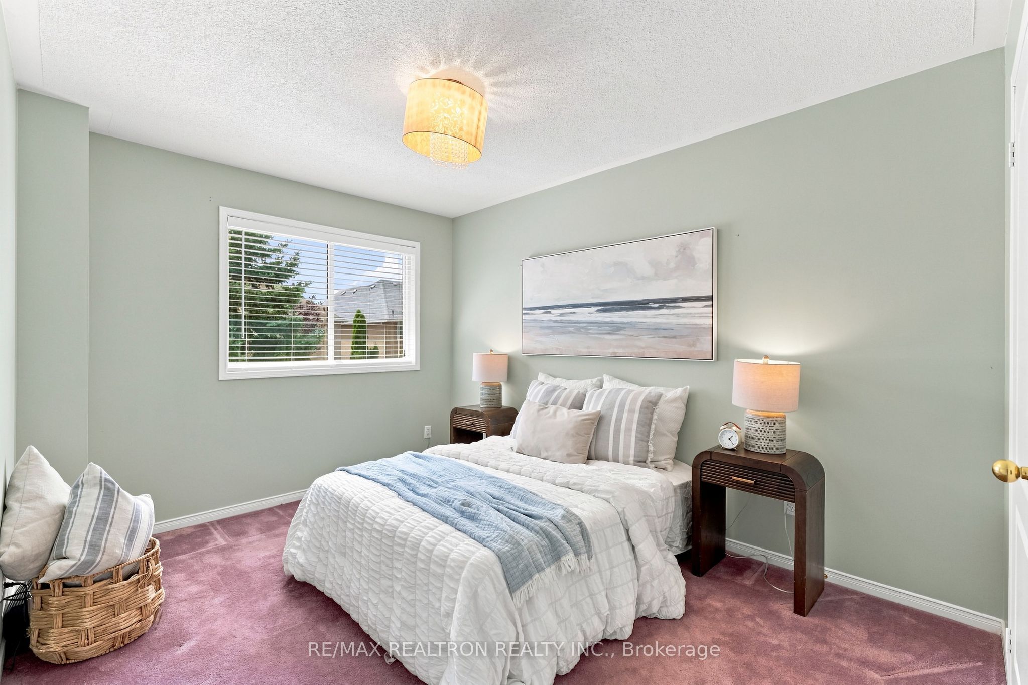 416 Heddle Crescent Property Photo 22