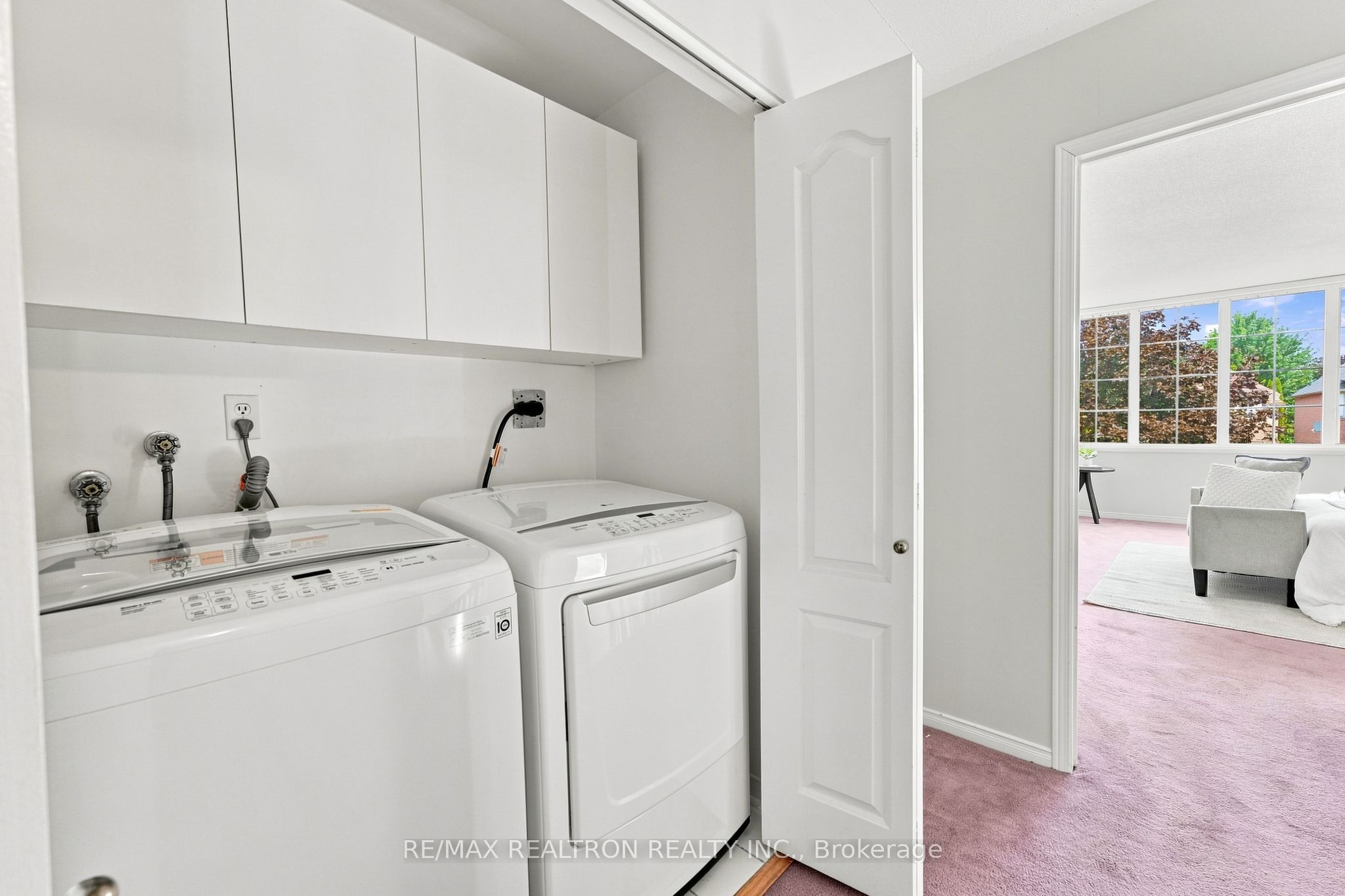 416 Heddle Crescent Property Photo 24