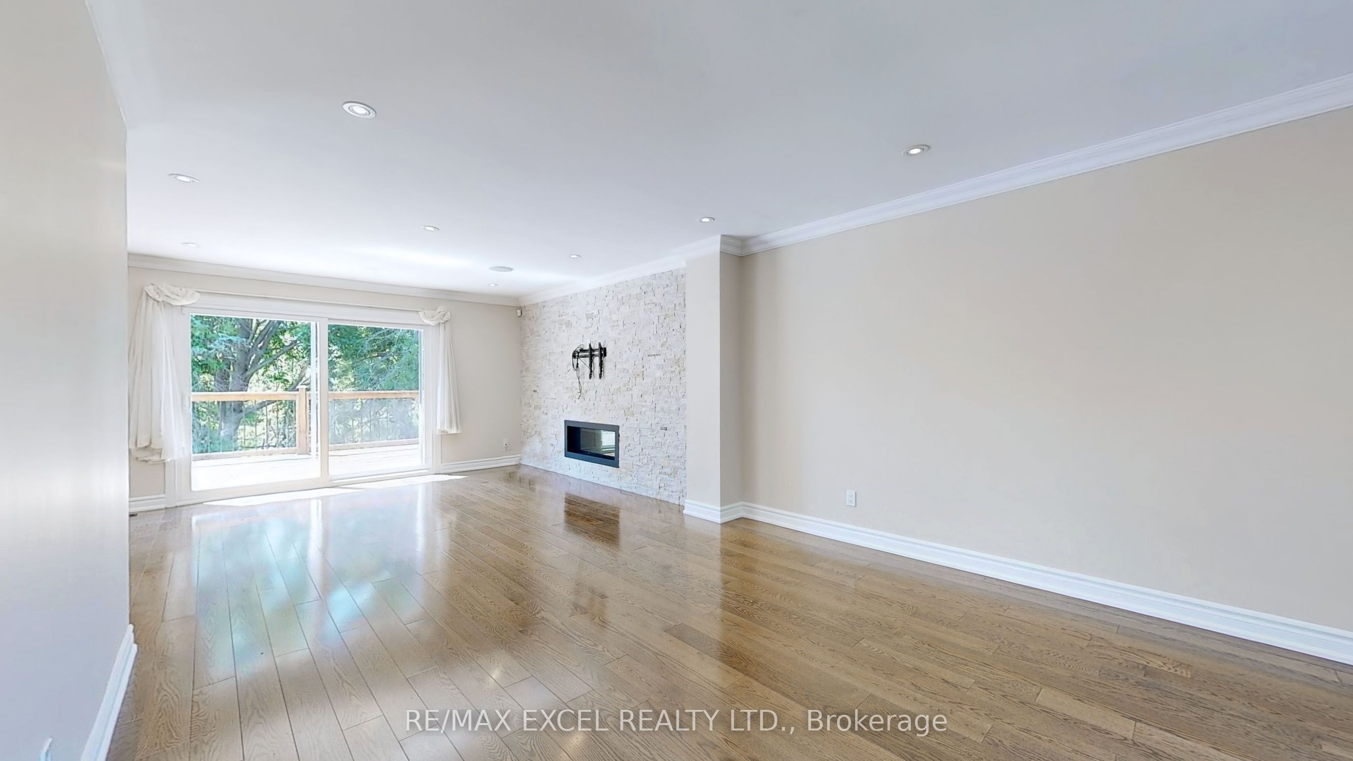 10 Alexis Road Property Photo 2