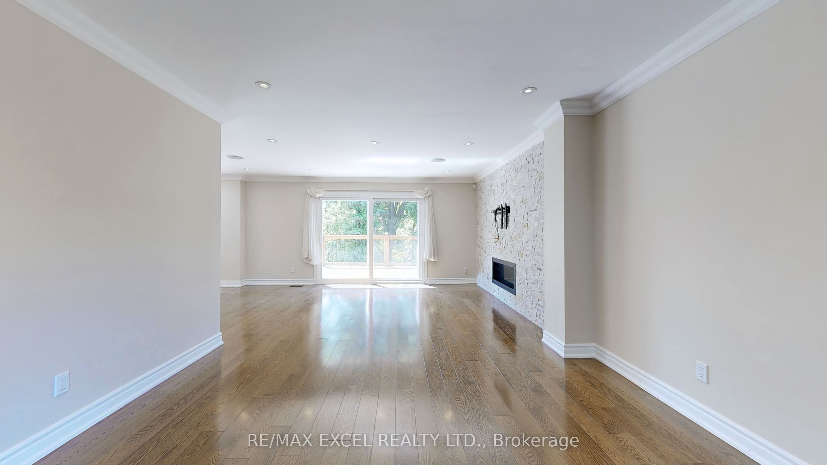 10 Alexis Road Property Photo 3