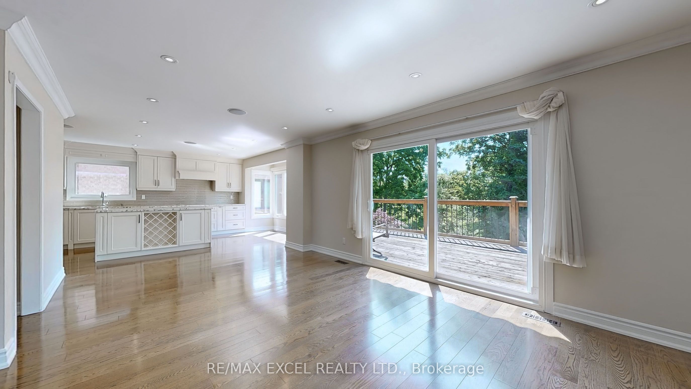 10 Alexis Road Property Photo 5