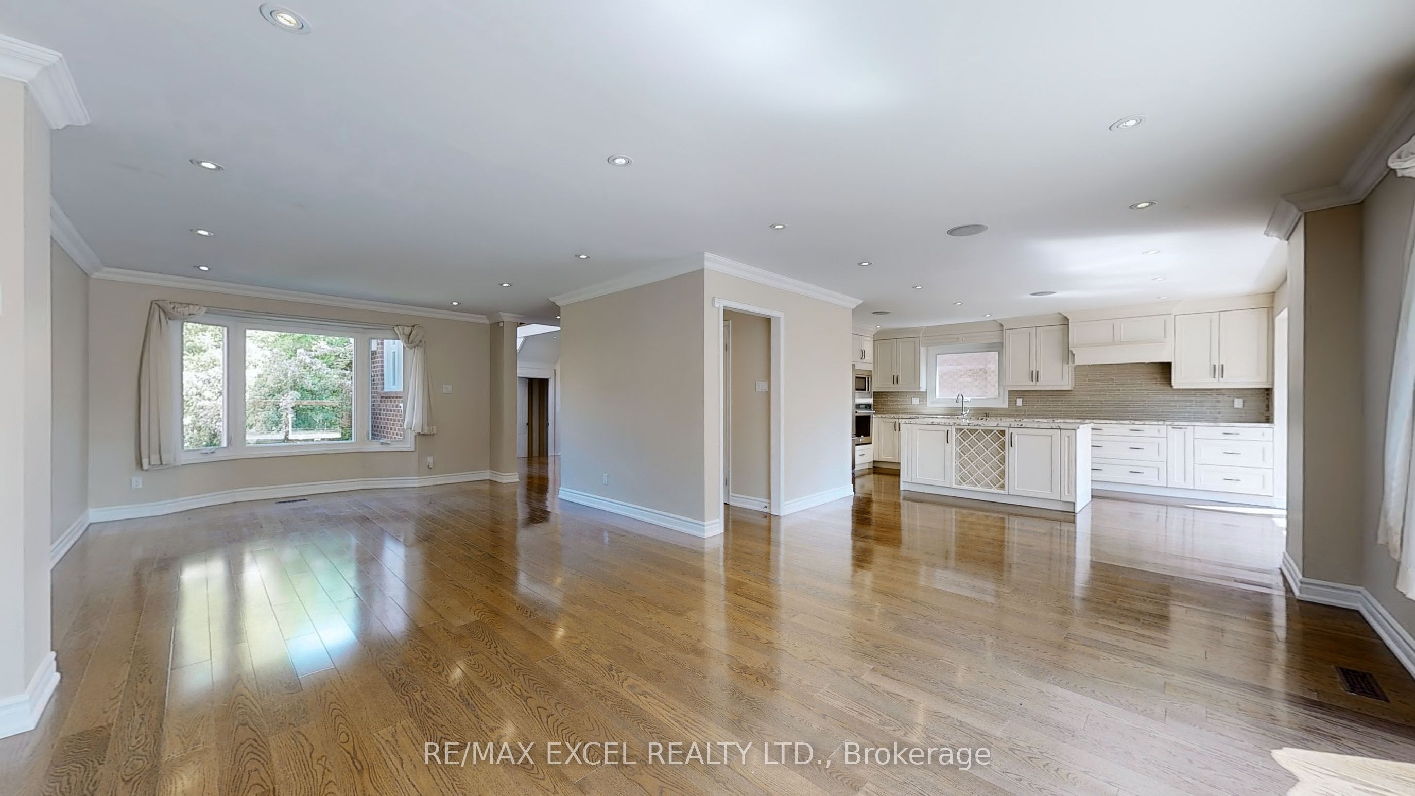10 Alexis Road Property Photo 6