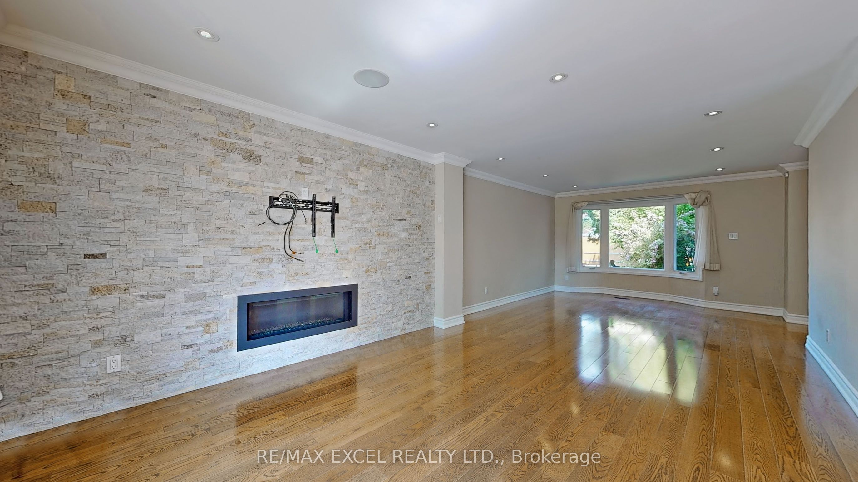 10 Alexis Road Property Photo 7