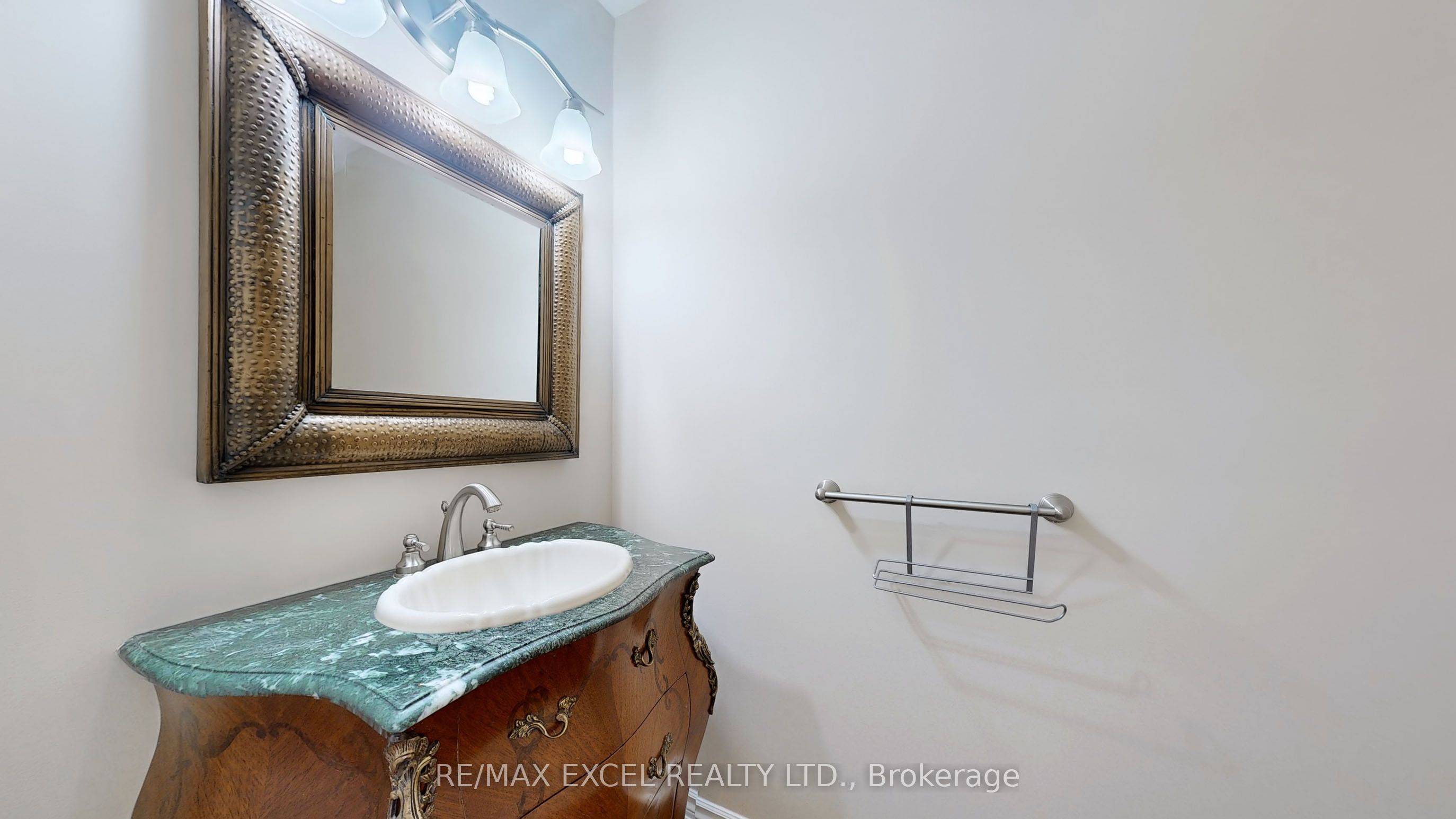 10 Alexis Road Property Photo 13