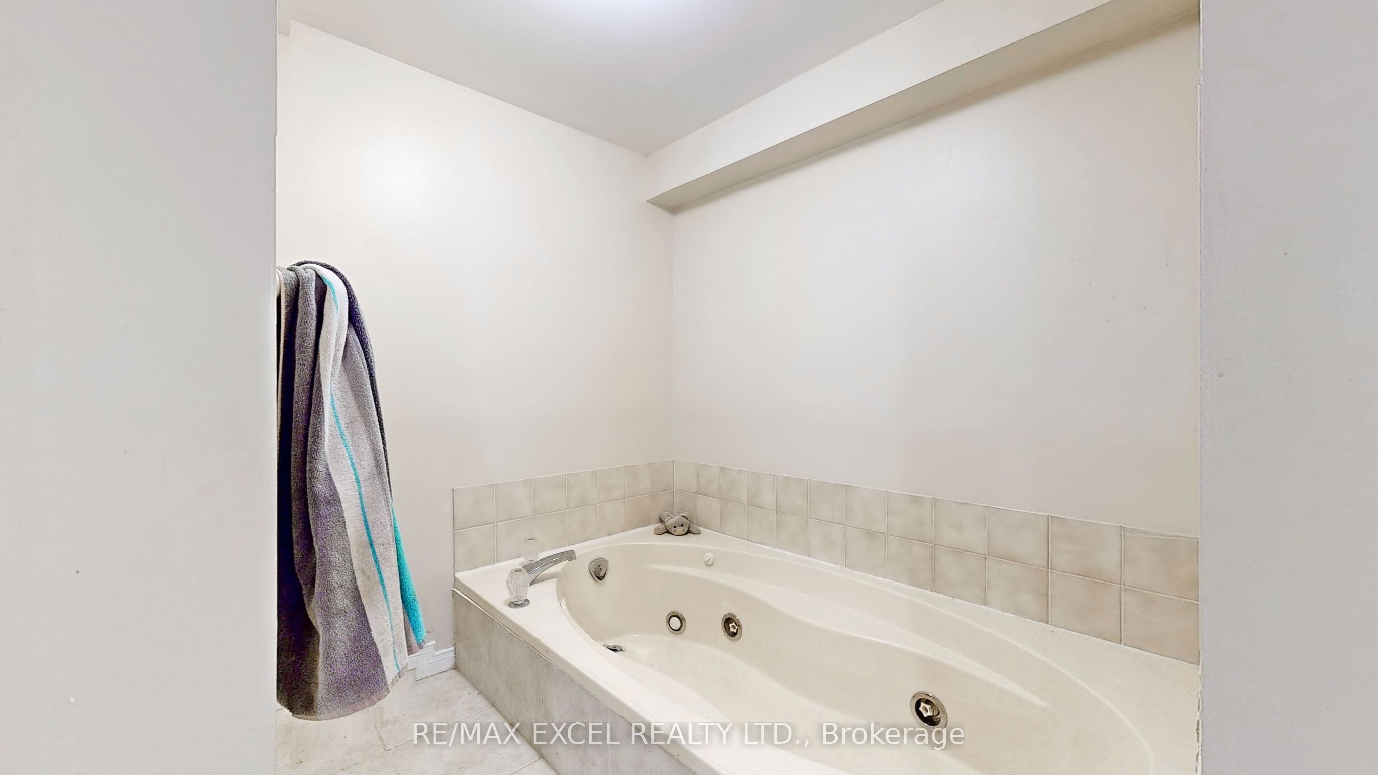 10 Alexis Road Property Photo 34