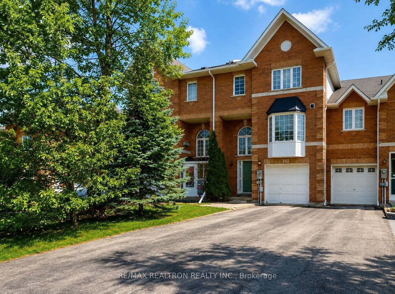 102 Royal Chapin Crescent Property Photo 1