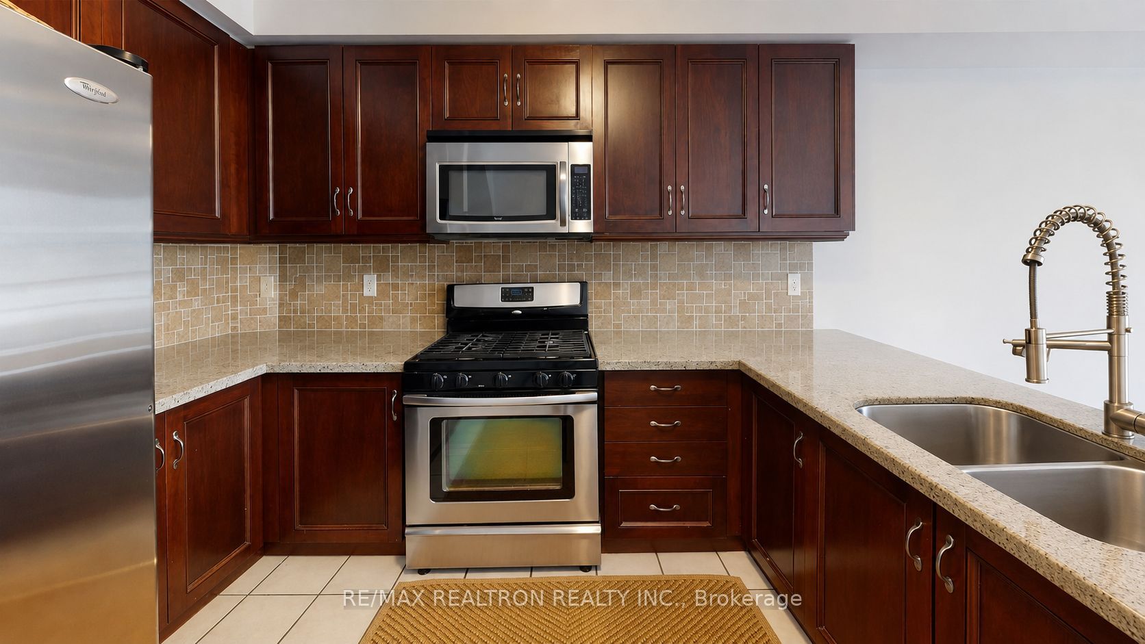 102 Royal Chapin Crescent Property Photo 6