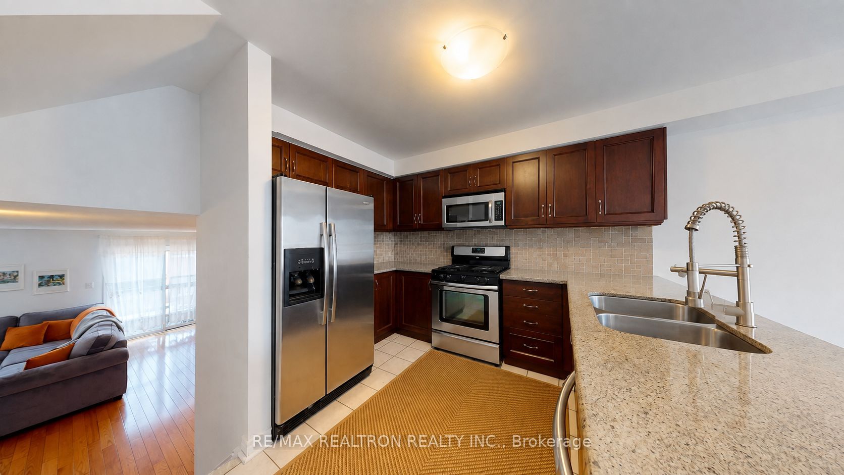 102 Royal Chapin Crescent Property Photo 7