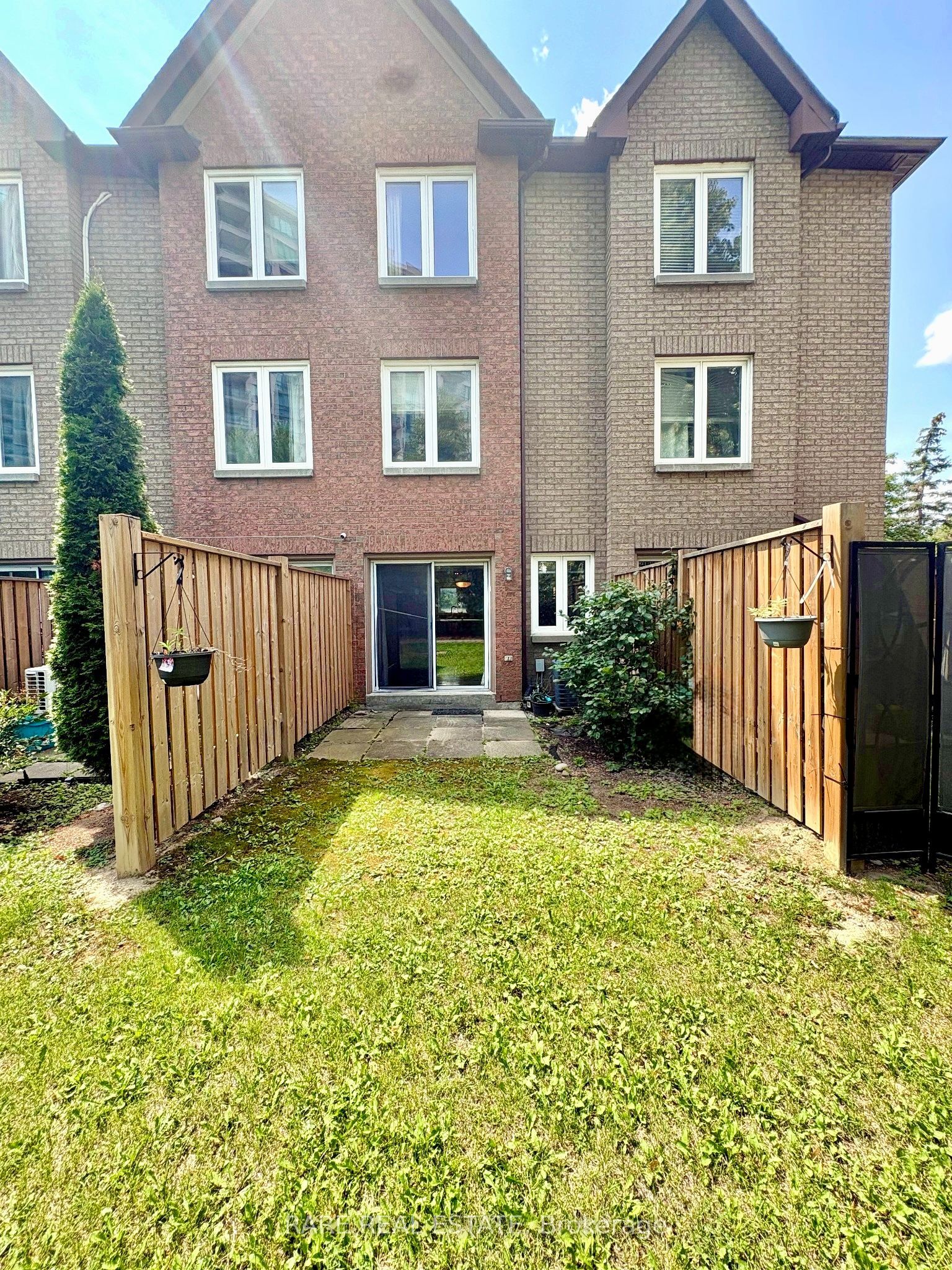735 New Westminster Drive 77 Property Photo 10
