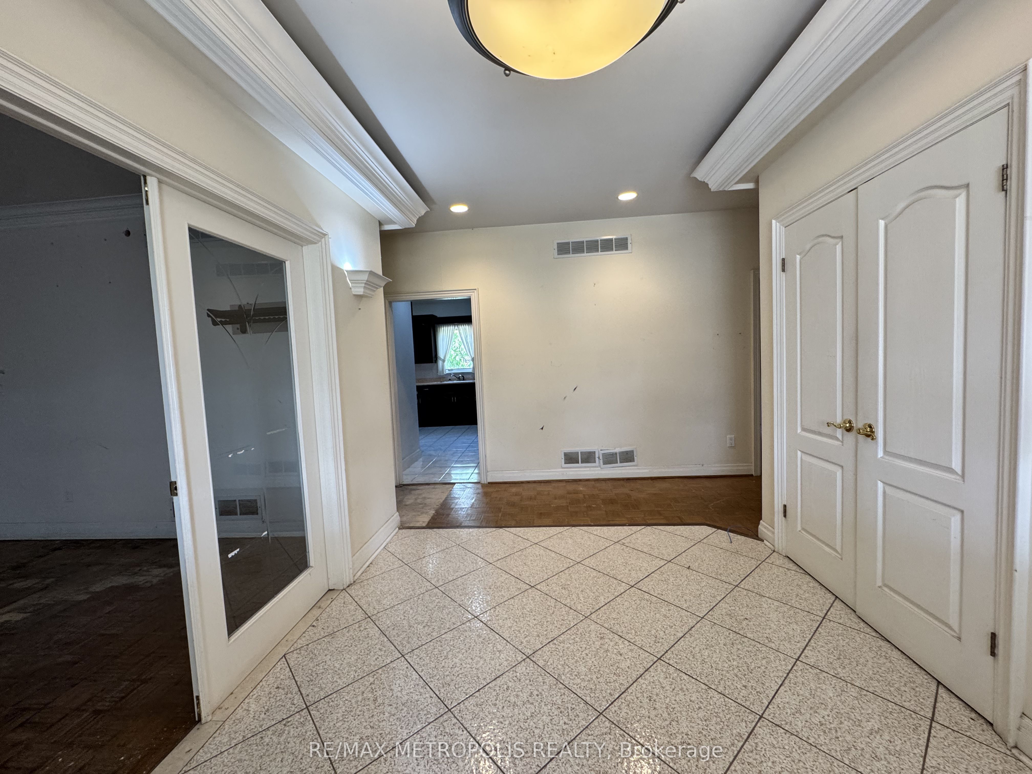 416 Elgin Mills Road W Property Photo 3