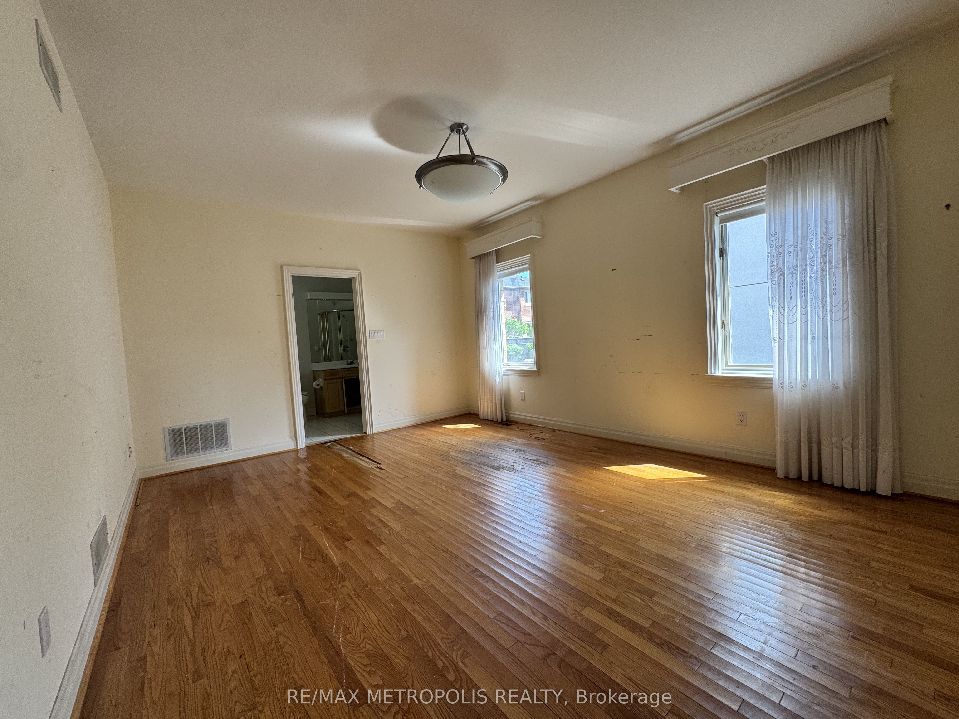 416 Elgin Mills Road W Property Photo 8