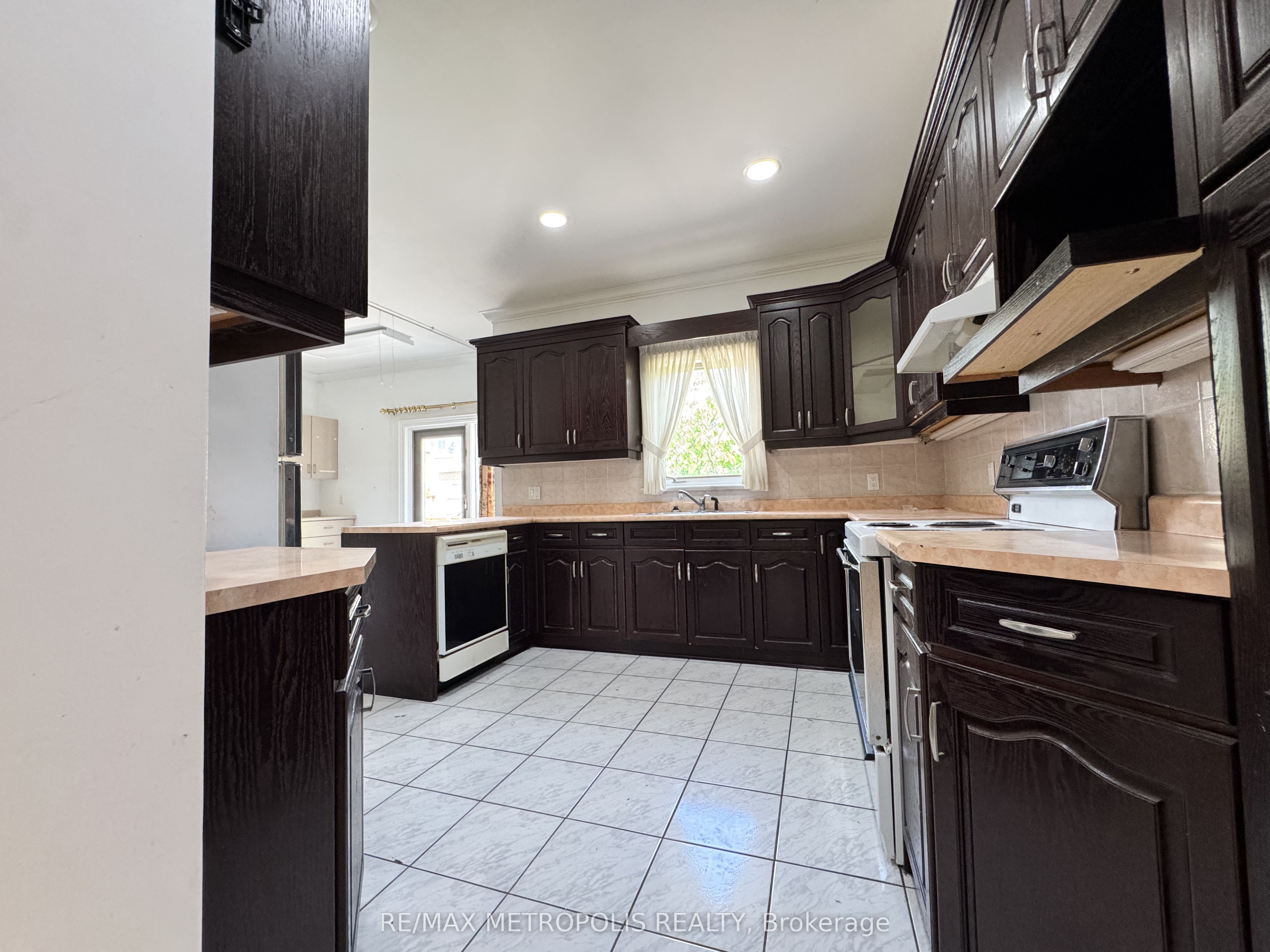 416 Elgin Mills Road W Property Photo 13