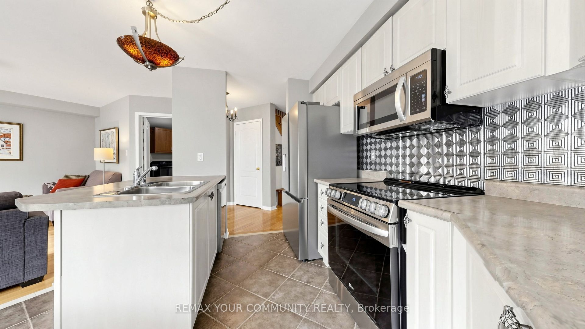 230 Hammersly Boulevard Property Photo 15