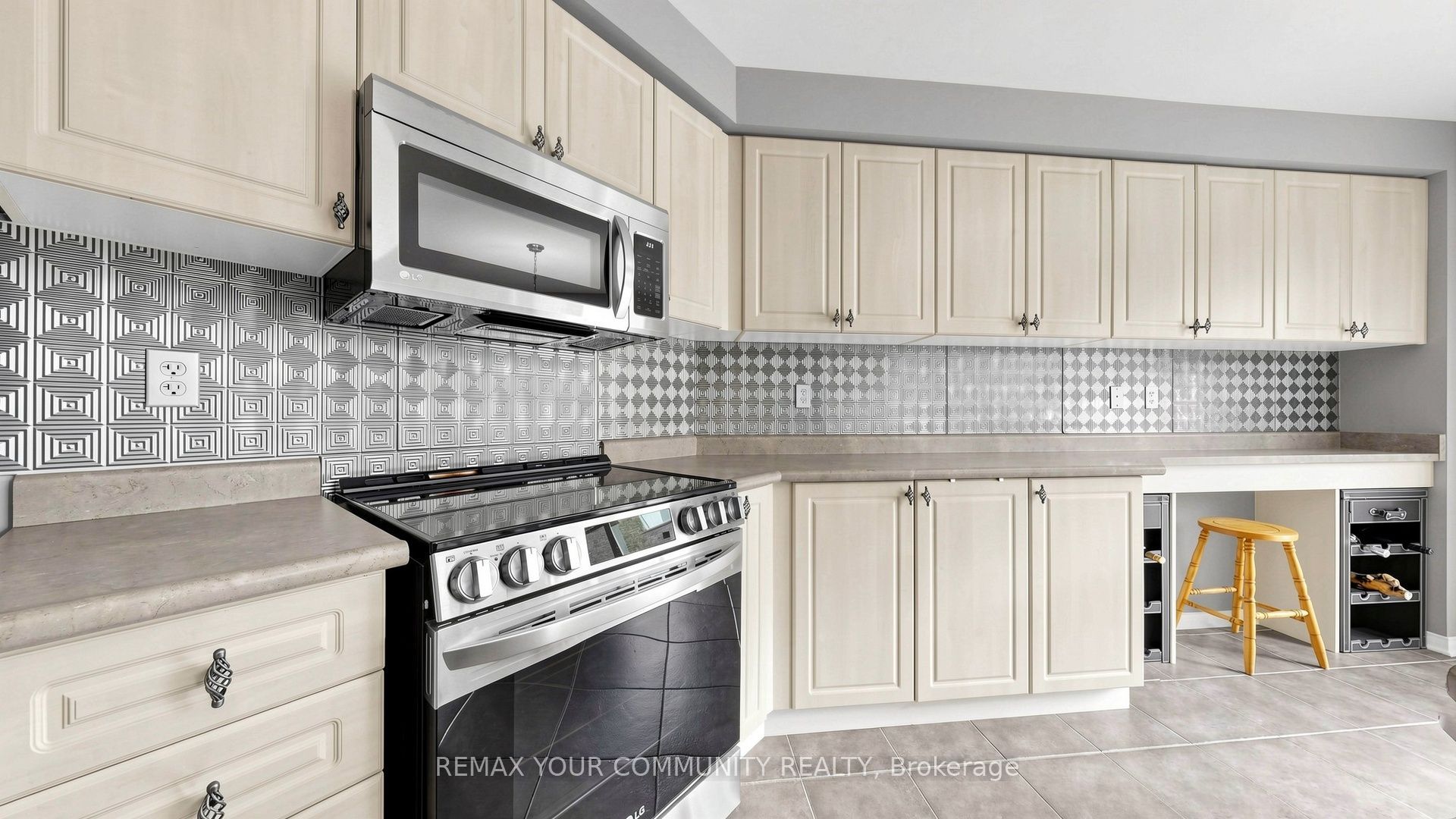 230 Hammersly Boulevard Property Photo 18
