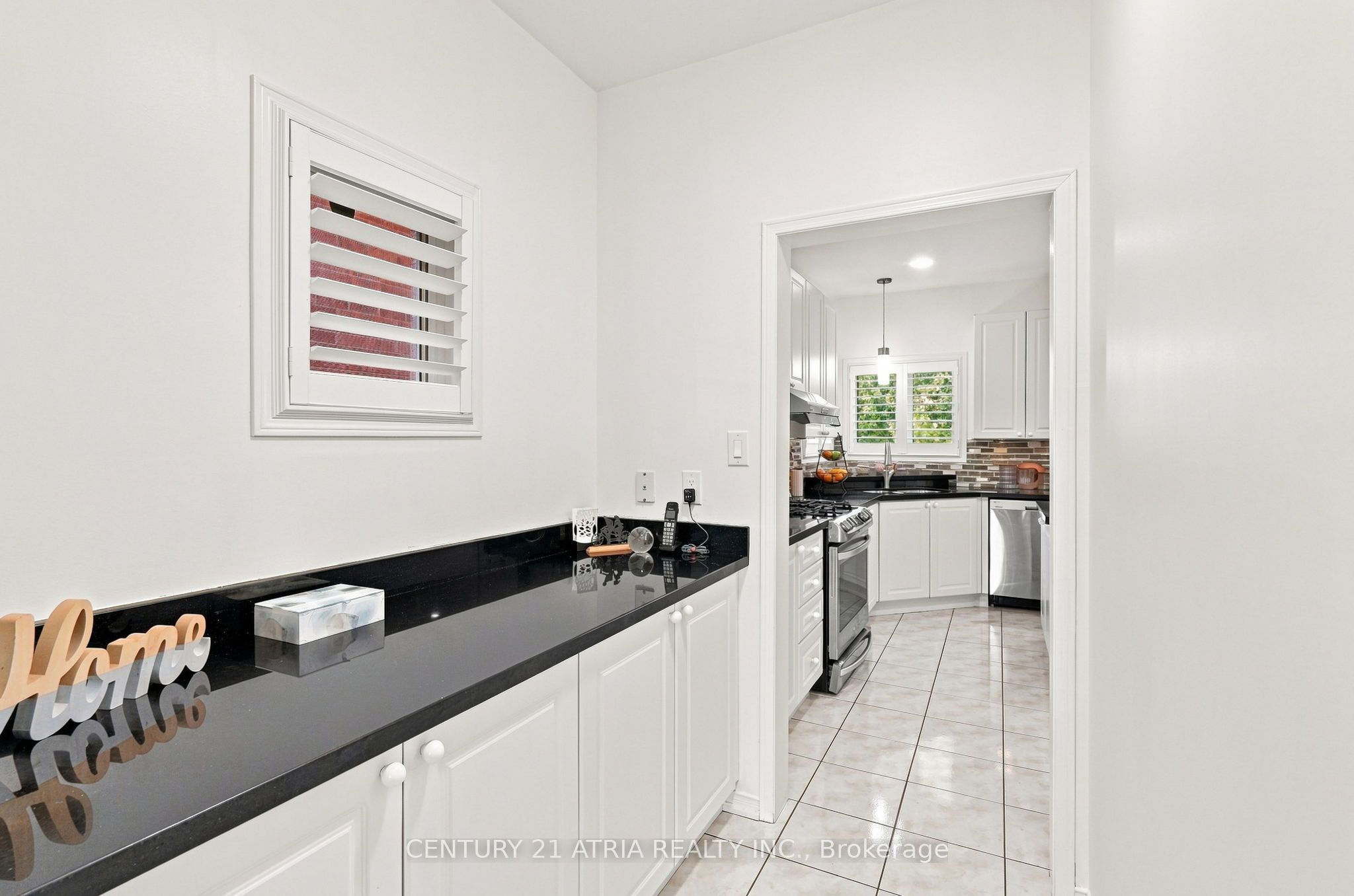 136 Rollinghill Road Property Photo 9