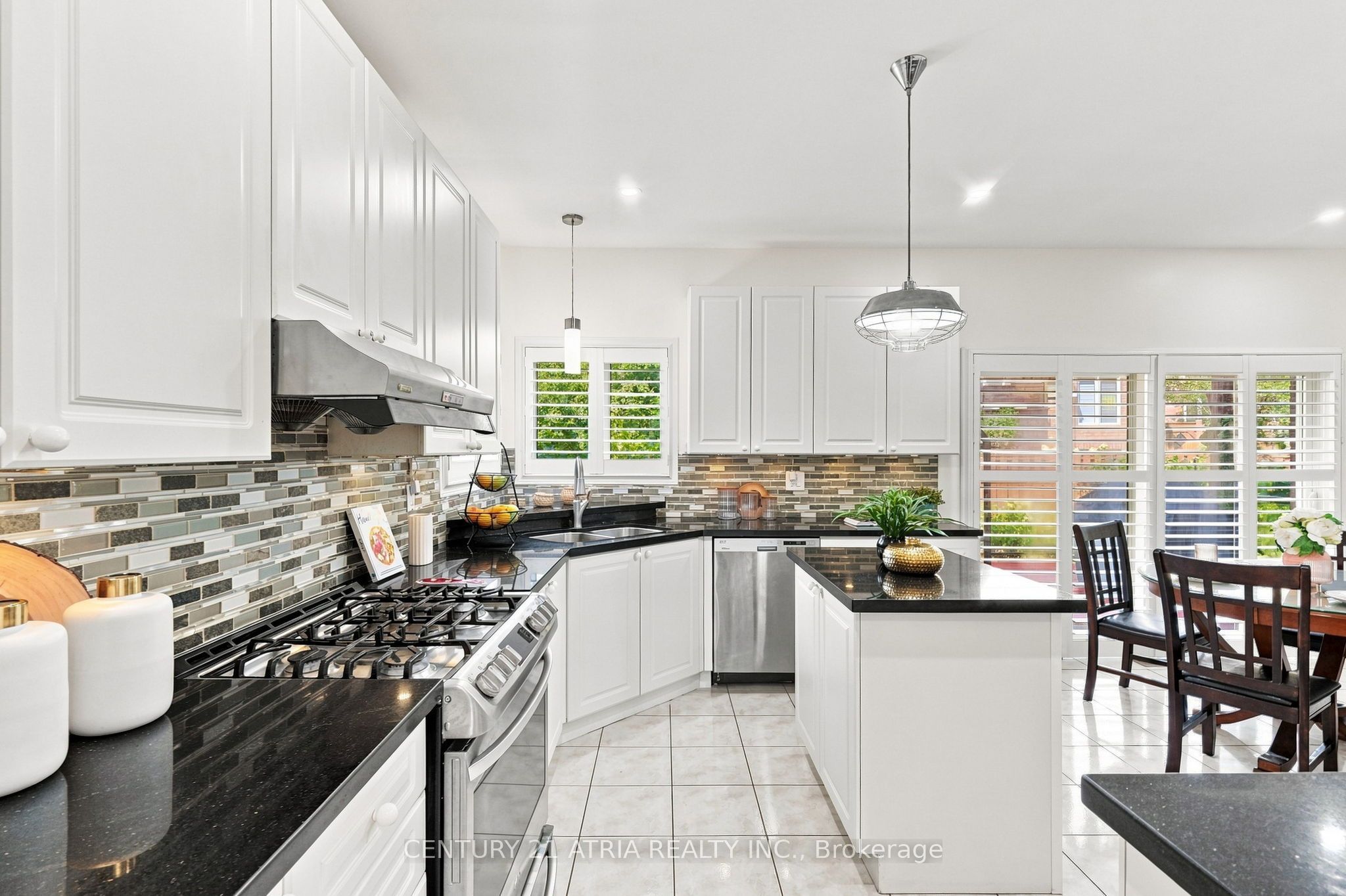 136 Rollinghill Road Property Photo 15