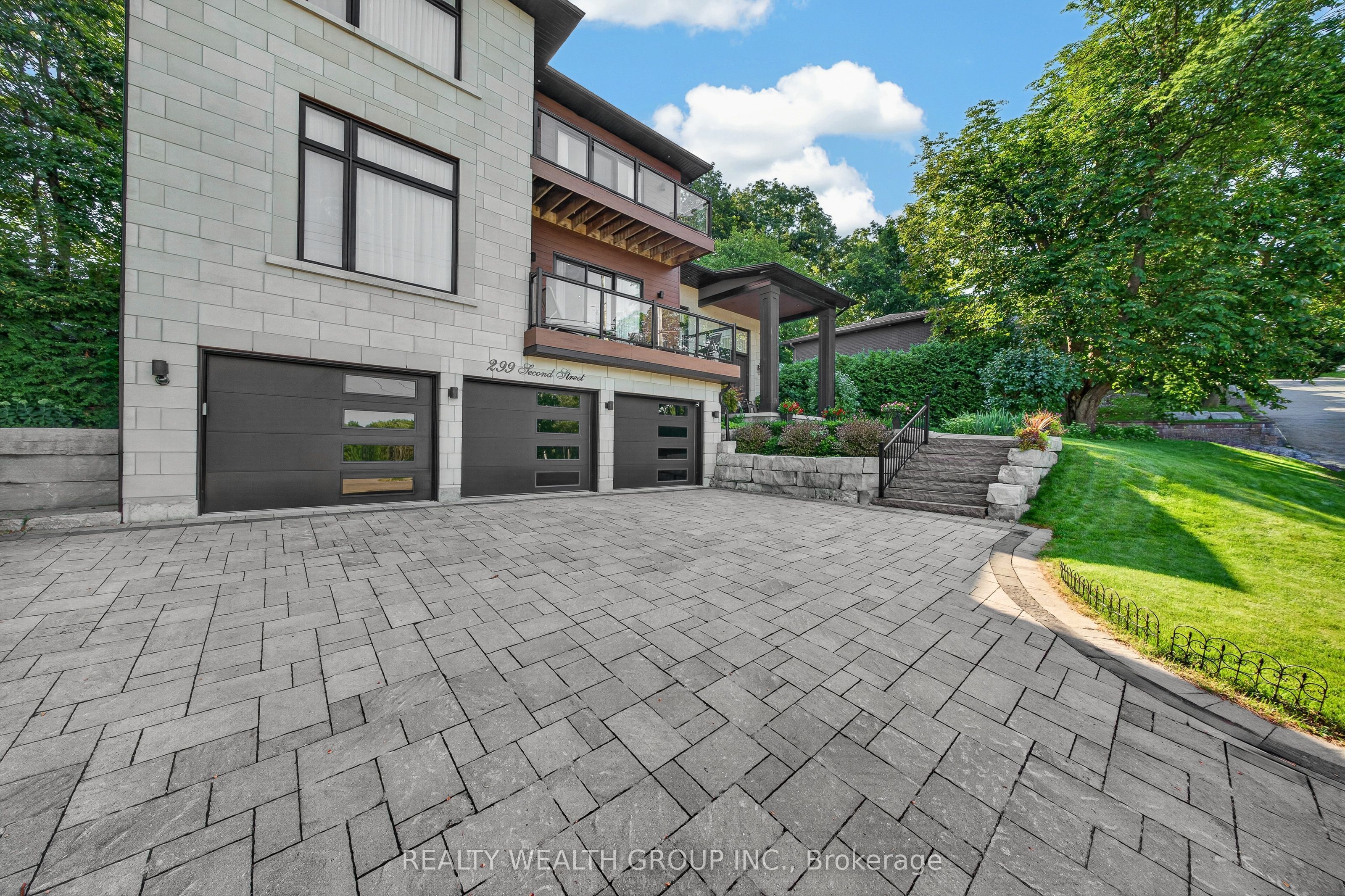 299 Second Street Property Photo 3