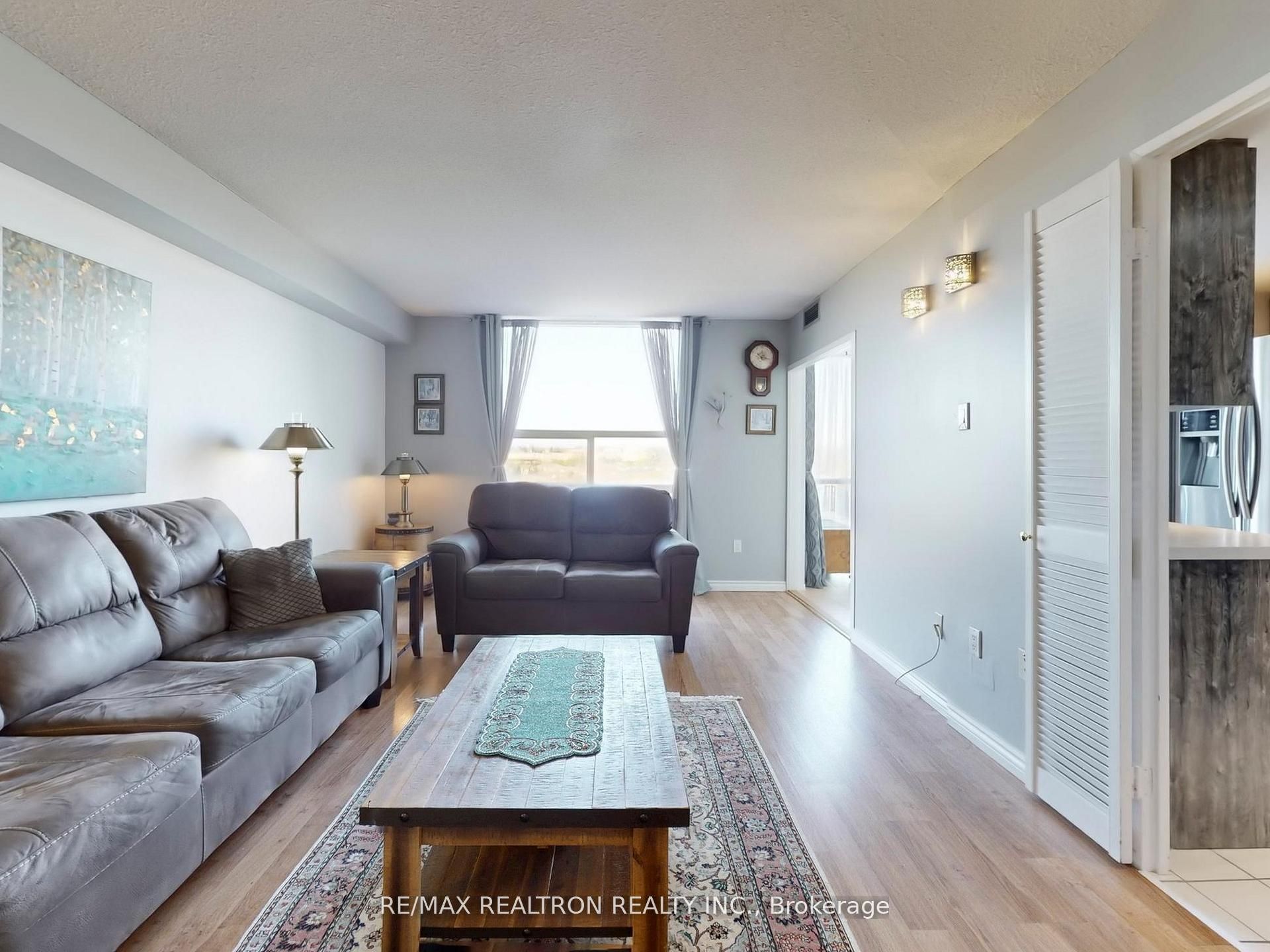 40 Harding Boulevard W 1015 Property Photo 6