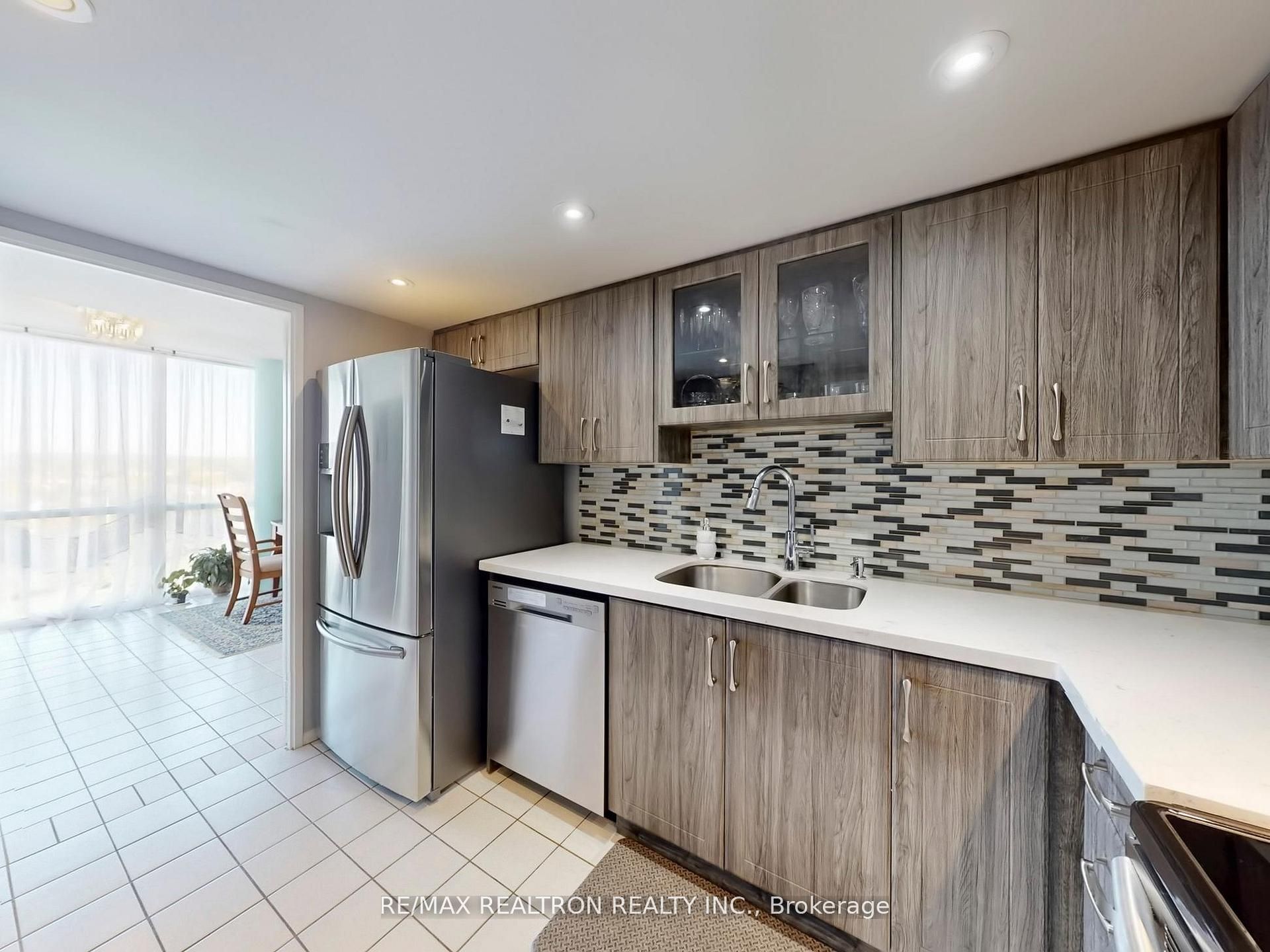 40 Harding Boulevard W 1015 Property Photo 16