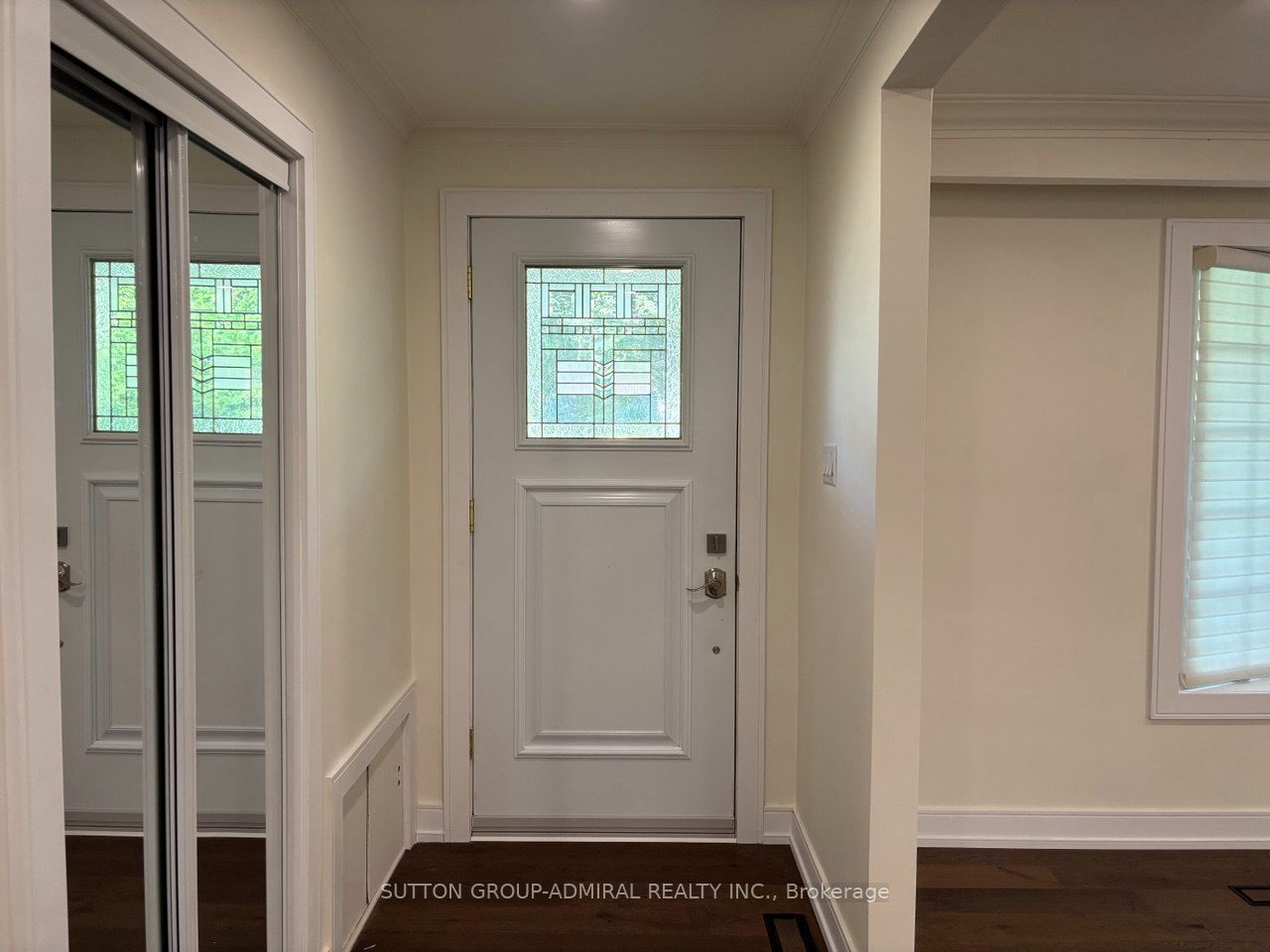 86 Hamilton Drive Main Floor Property Photo 3
