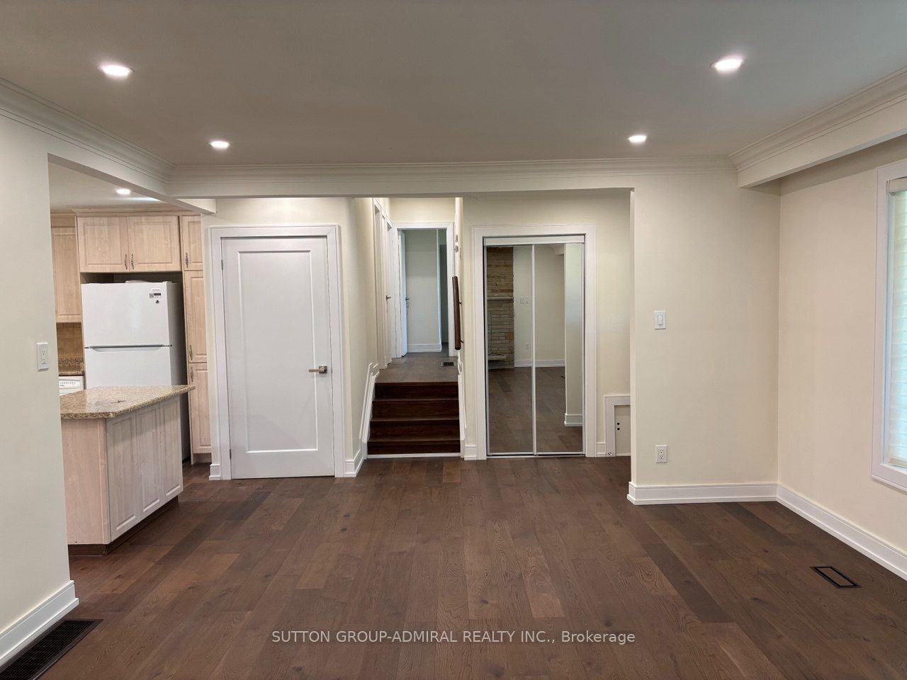 86 Hamilton Drive Main Floor Property Photo 7