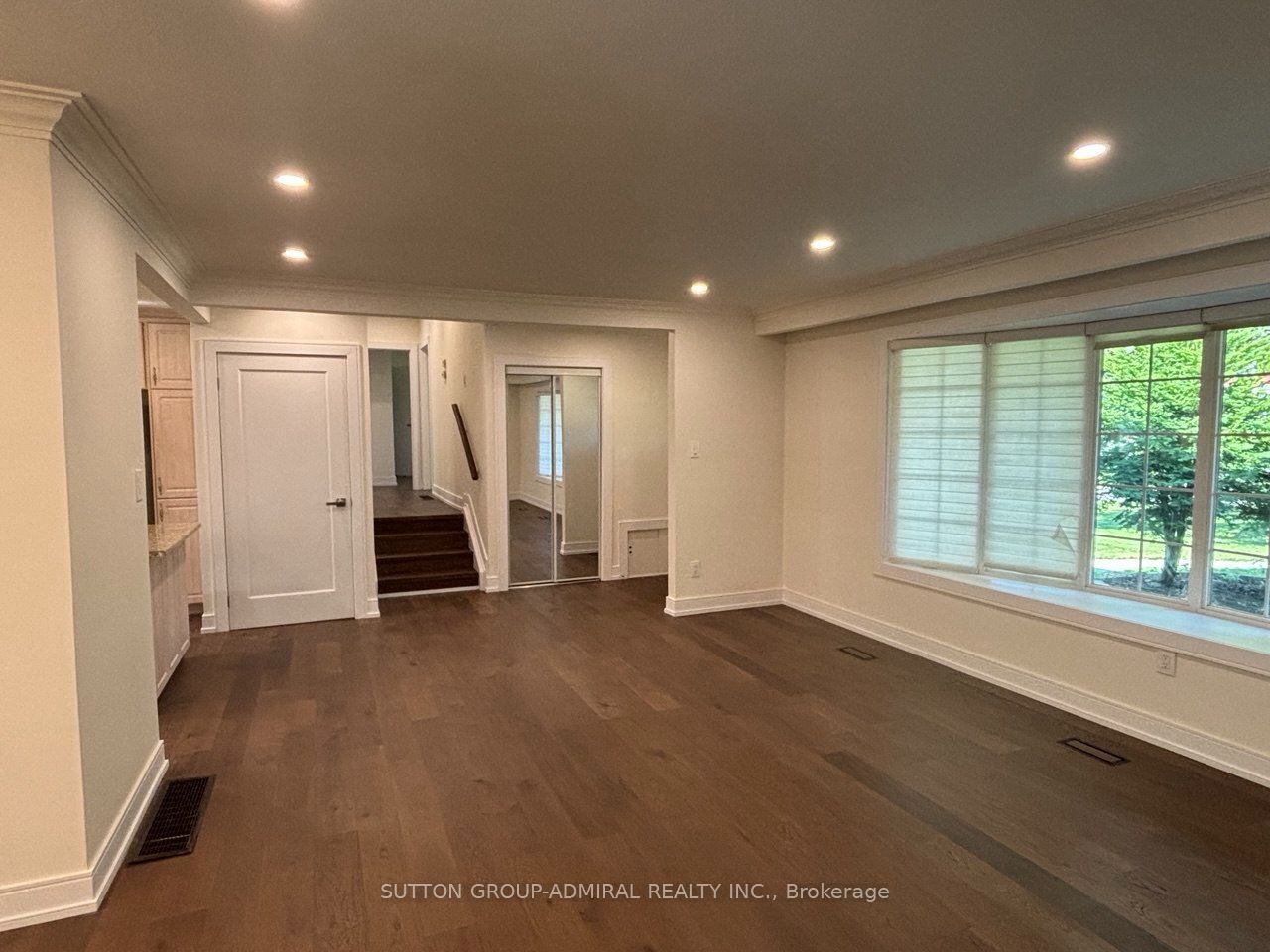 86 Hamilton Drive Main Floor Property Photo 9