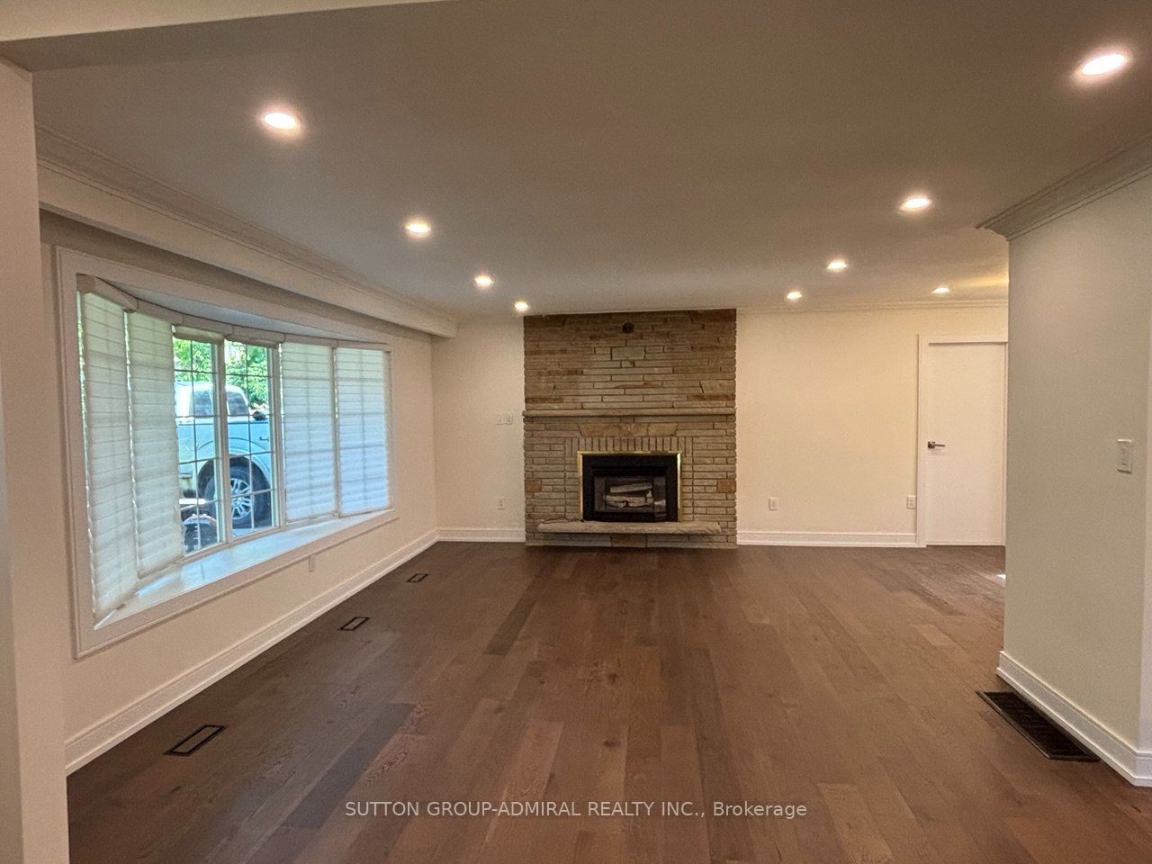 86 Hamilton Drive Main Floor Property Photo 11