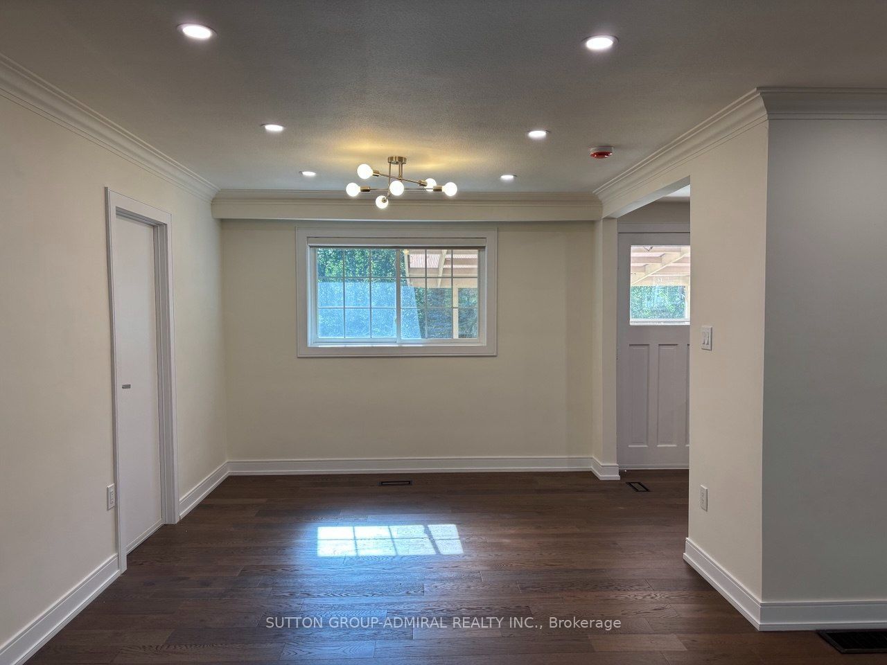 86 Hamilton Drive Main Floor Property Photo 14