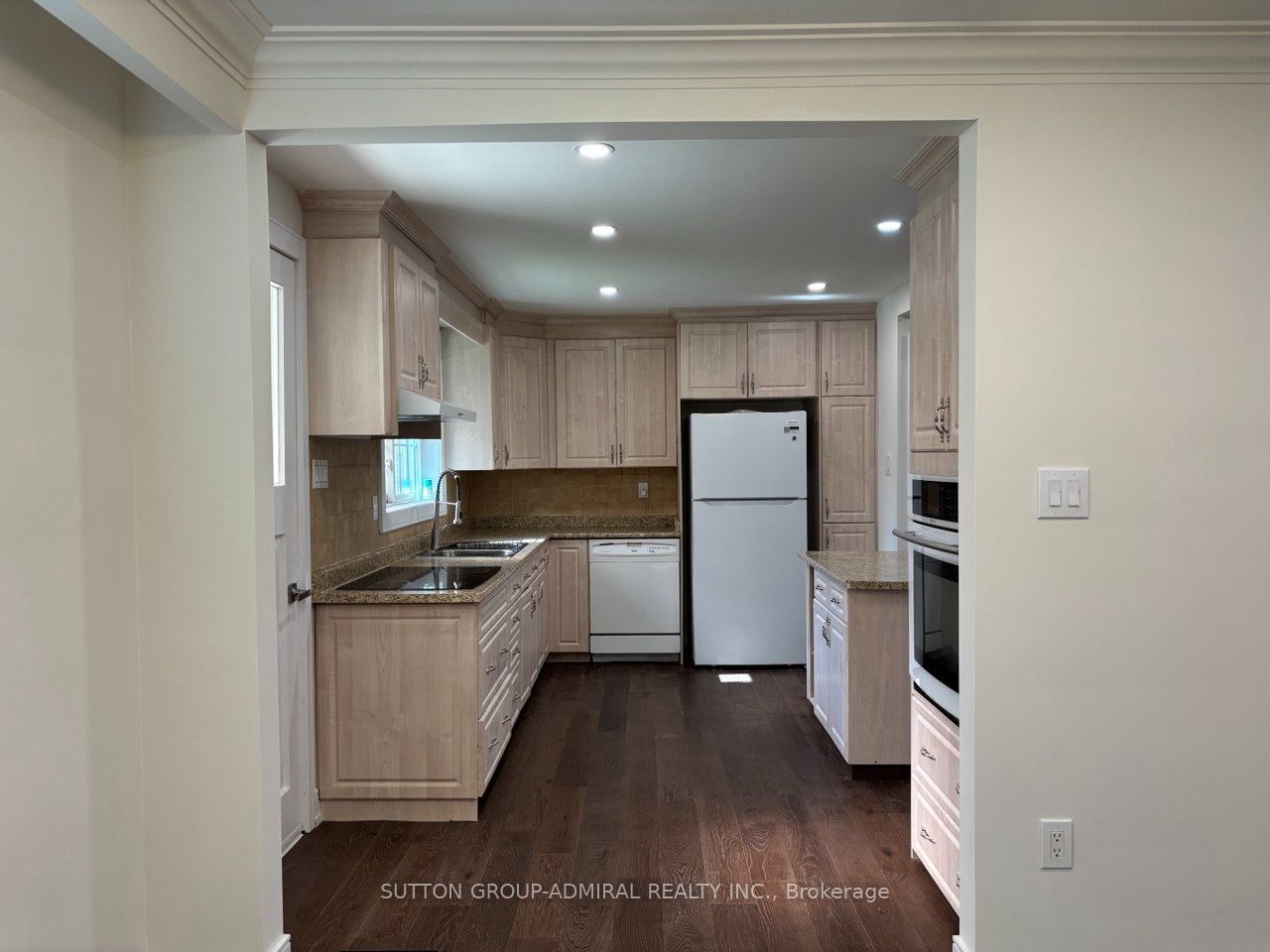 86 Hamilton Drive Main Floor Property Photo 16