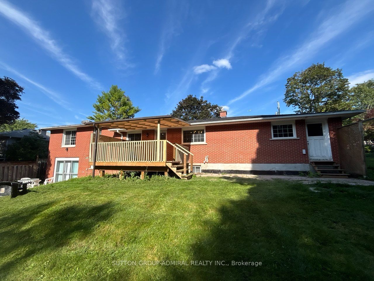 86 Hamilton Drive Main Floor Property Photo 29