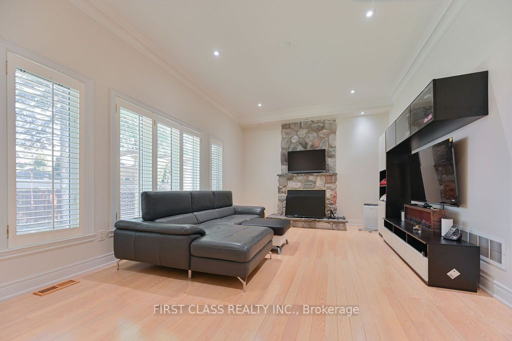 2 Wainwright Avenue Property Photo 11