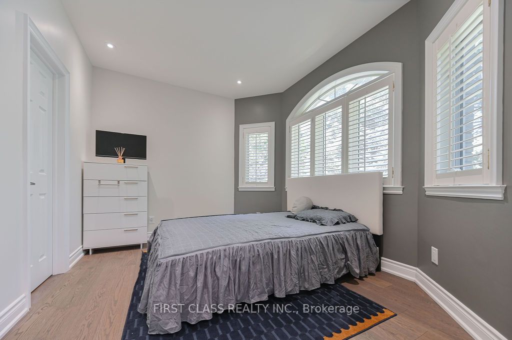 2 Wainwright Avenue Property Photo 27