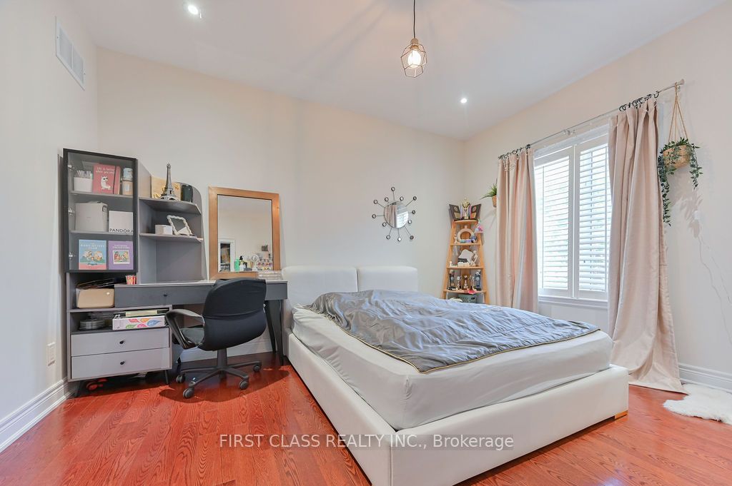 2 Wainwright Avenue Property Photo 30