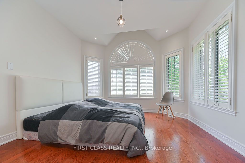 2 Wainwright Avenue Property Photo 34
