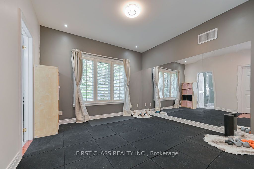 2 Wainwright Avenue Property Photo 36