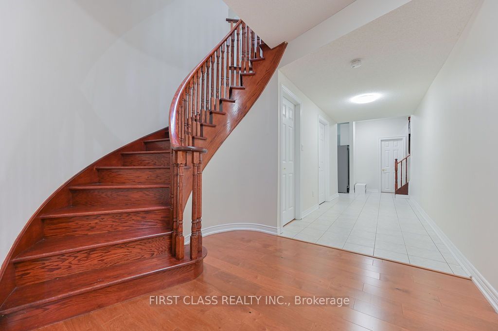 2 Wainwright Avenue Property Photo 37
