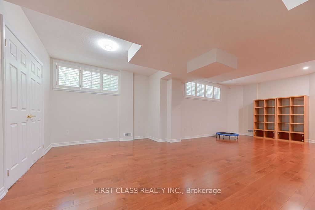 2 Wainwright Avenue Property Photo 39