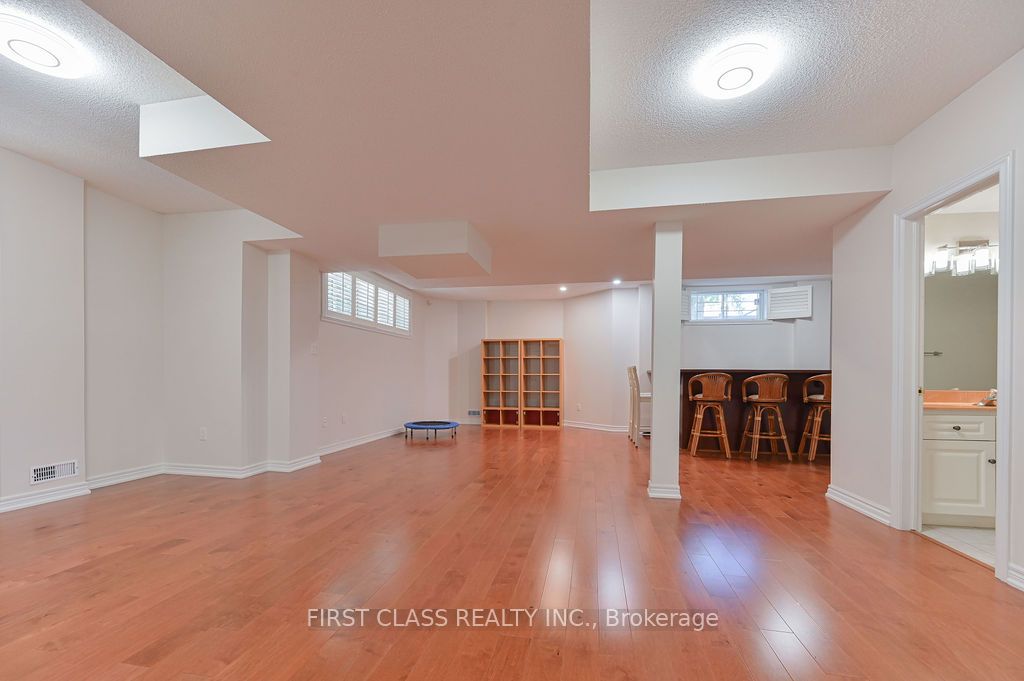 2 Wainwright Avenue Property Photo 40